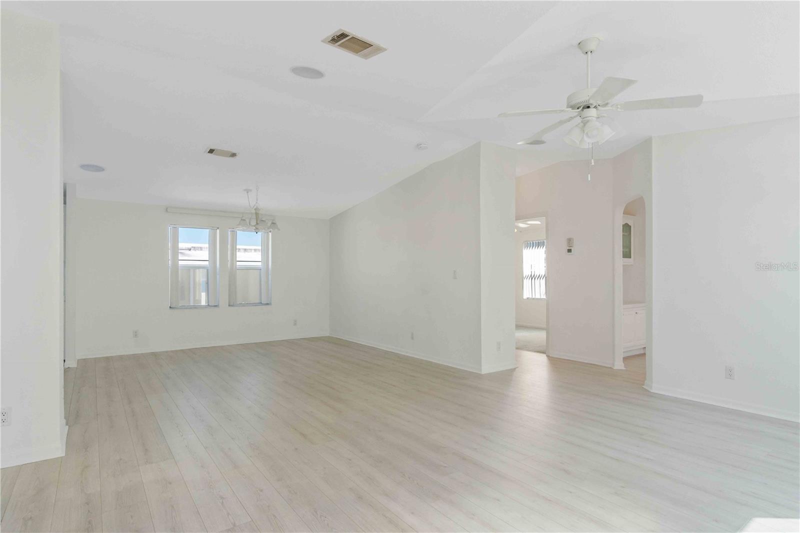 527 FLEETWOOD ST — photo 34