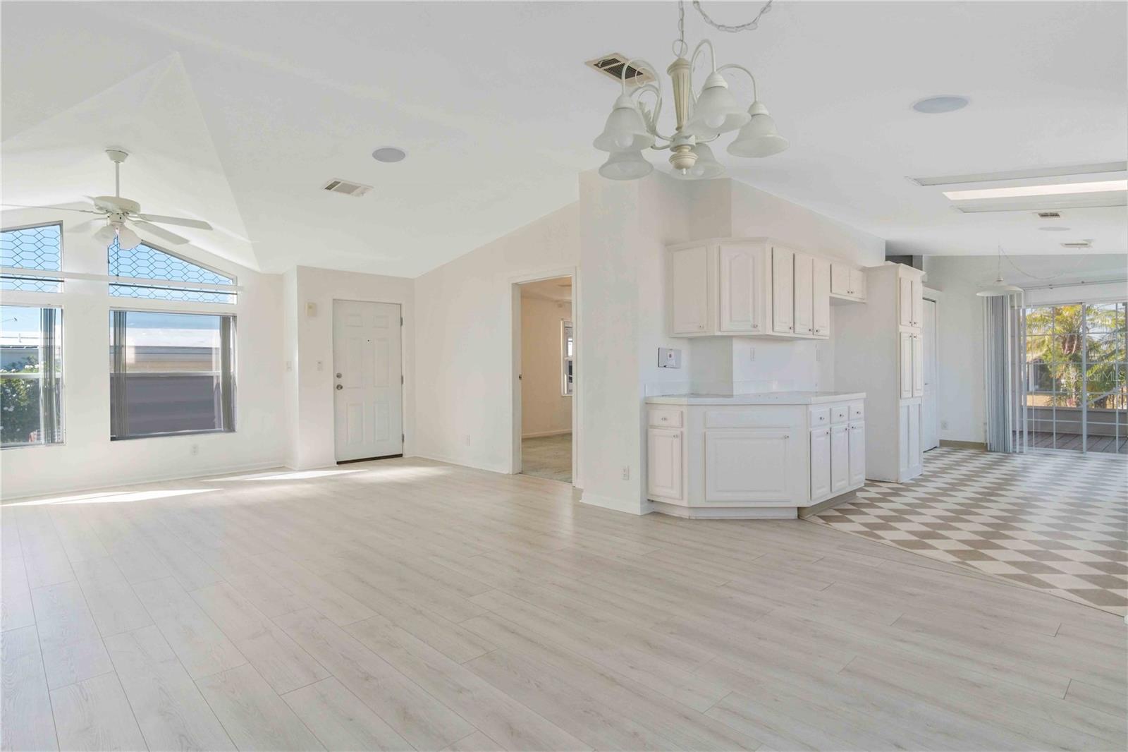 527 FLEETWOOD ST — photo 35