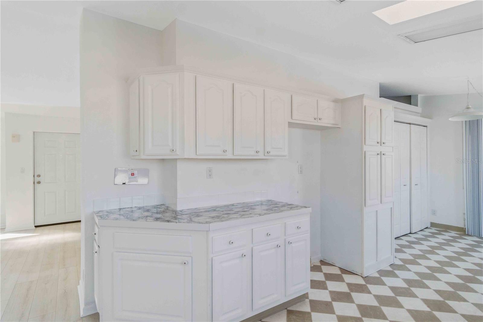 527 FLEETWOOD ST — photo 29