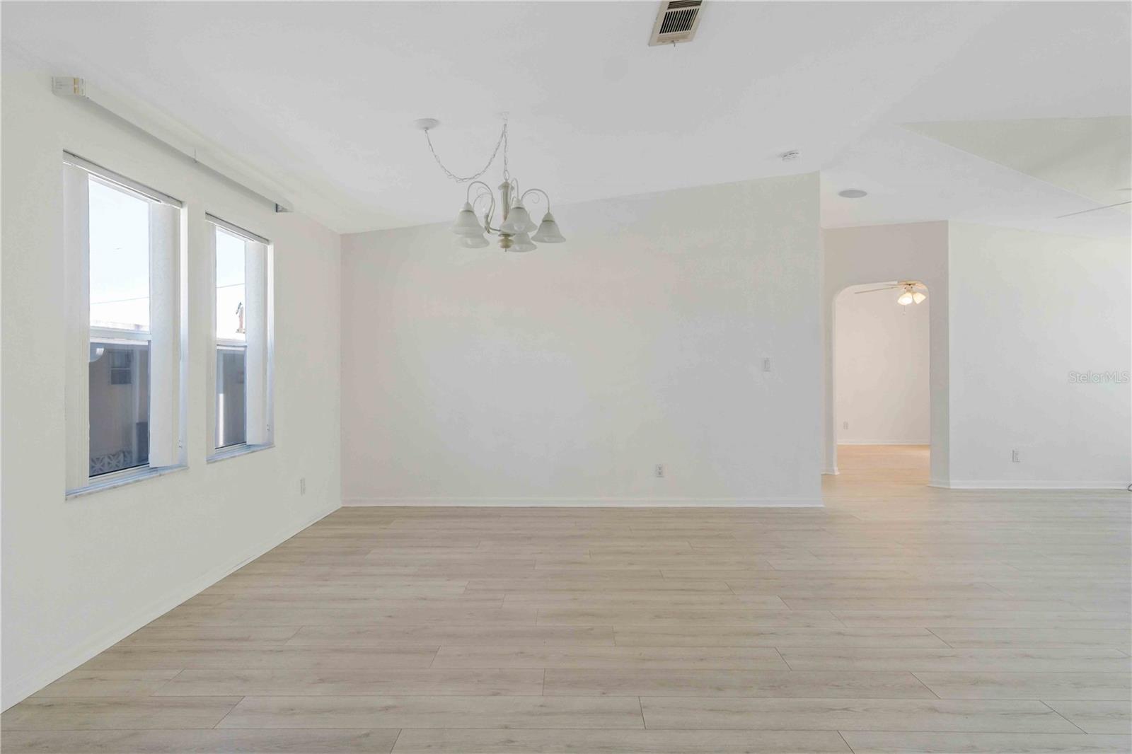 527 FLEETWOOD ST — photo 36
