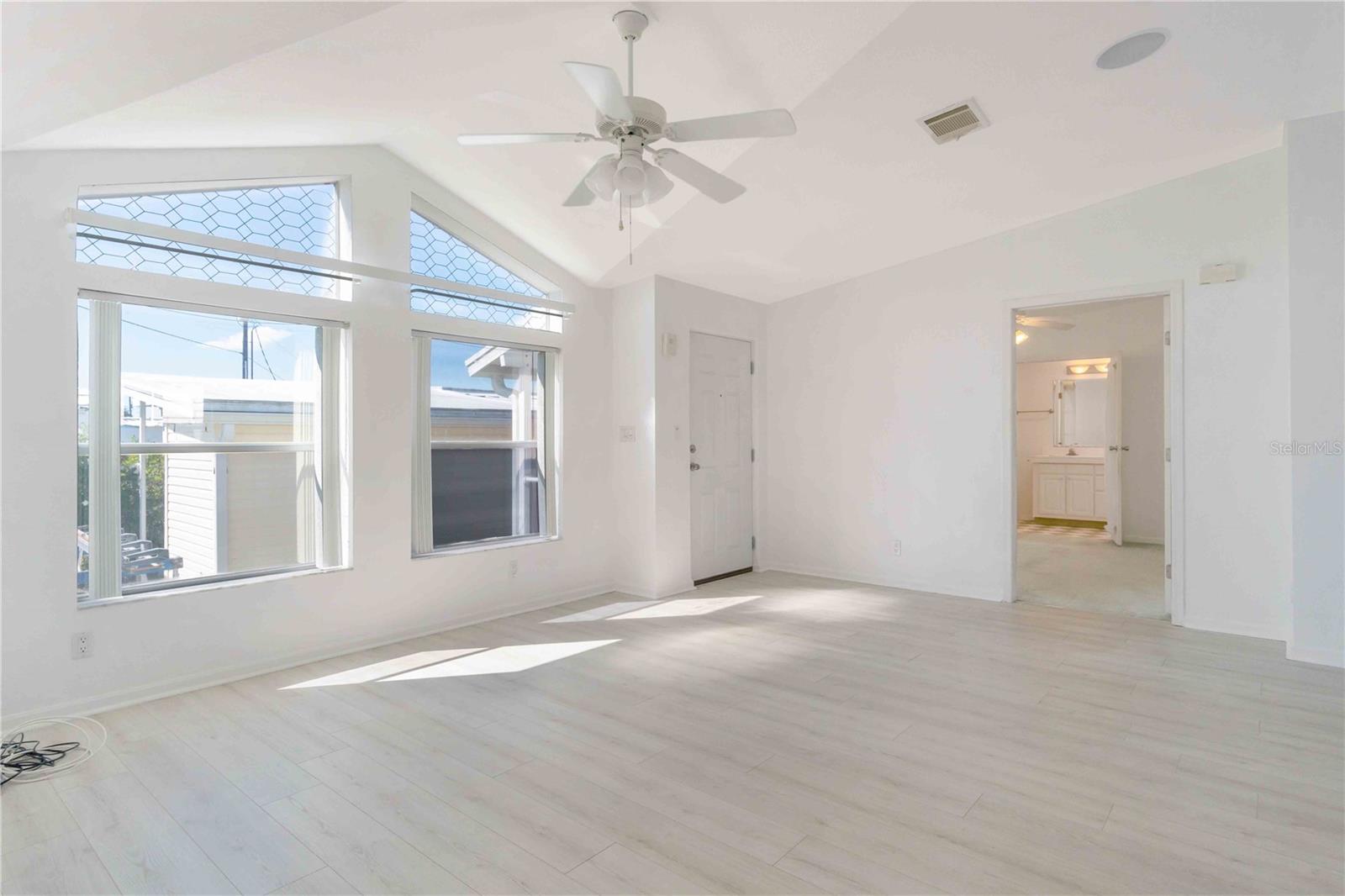527 FLEETWOOD ST — photo 38