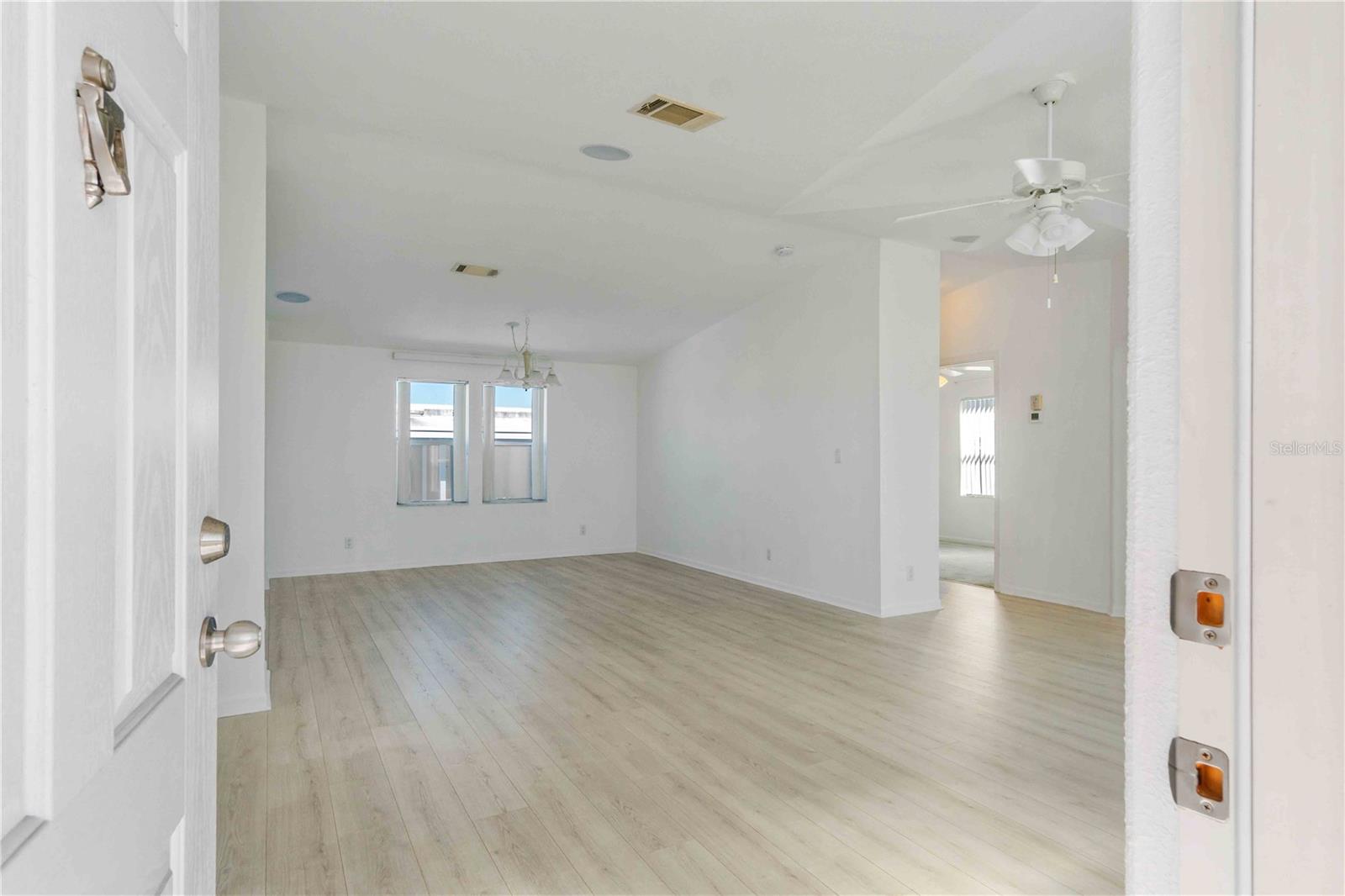 527 FLEETWOOD ST — photo 33