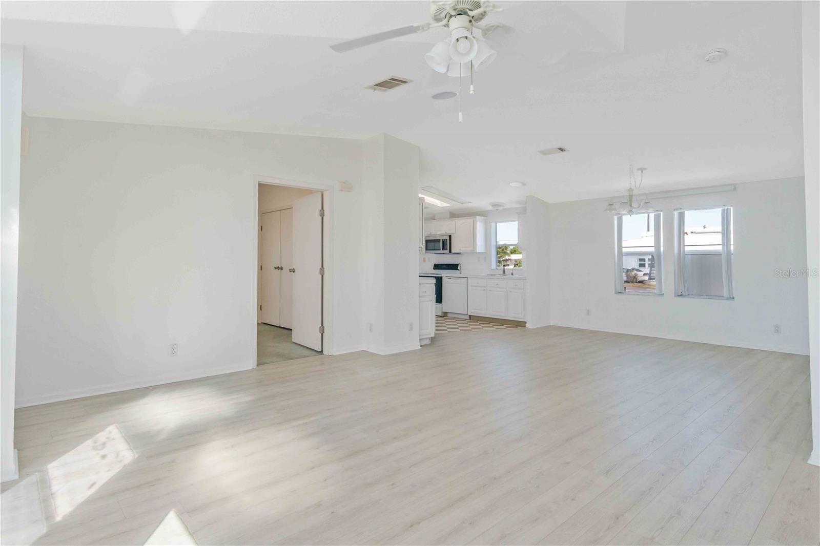 527 FLEETWOOD ST — photo 39