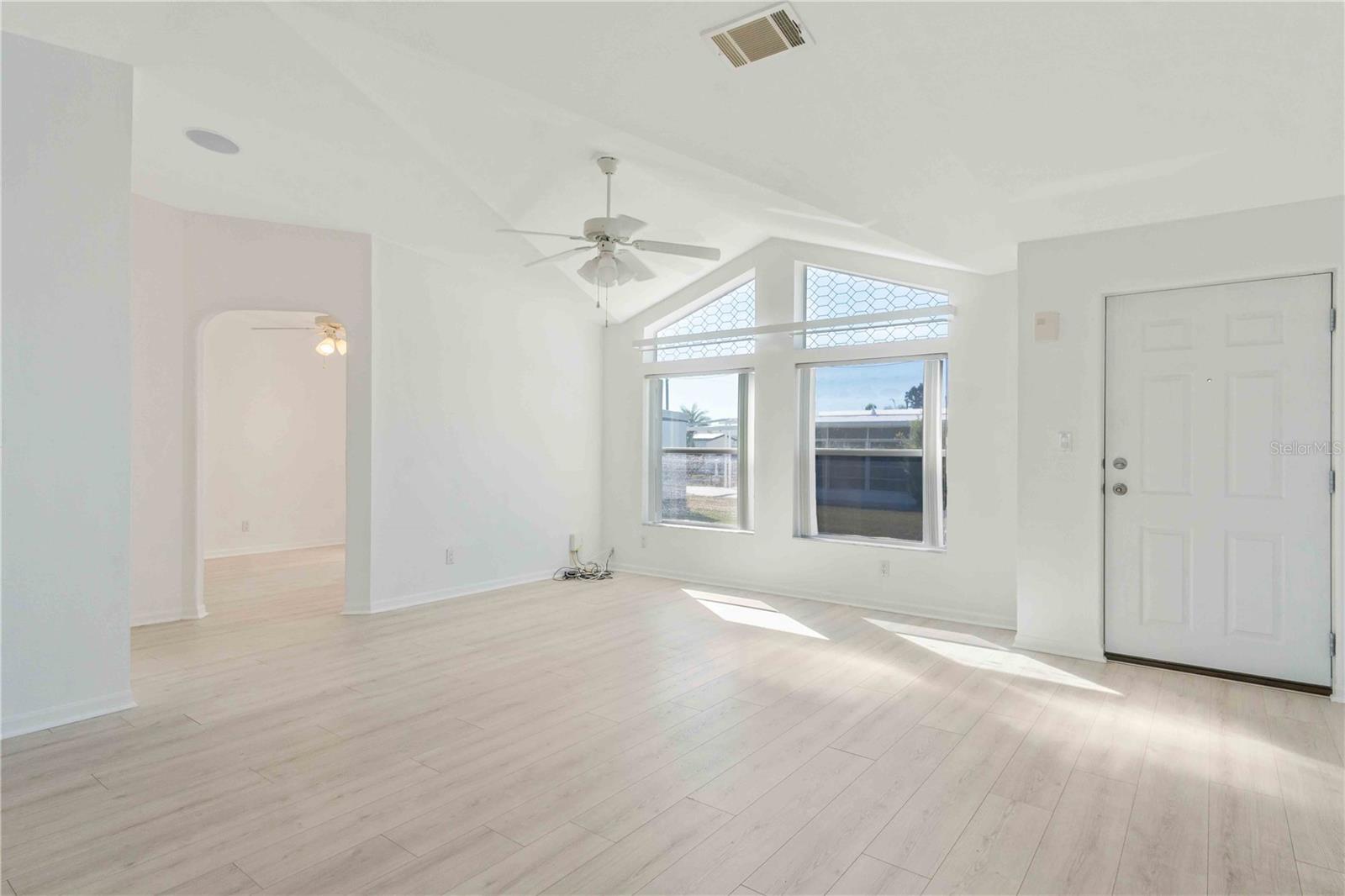 527 FLEETWOOD ST — photo 37