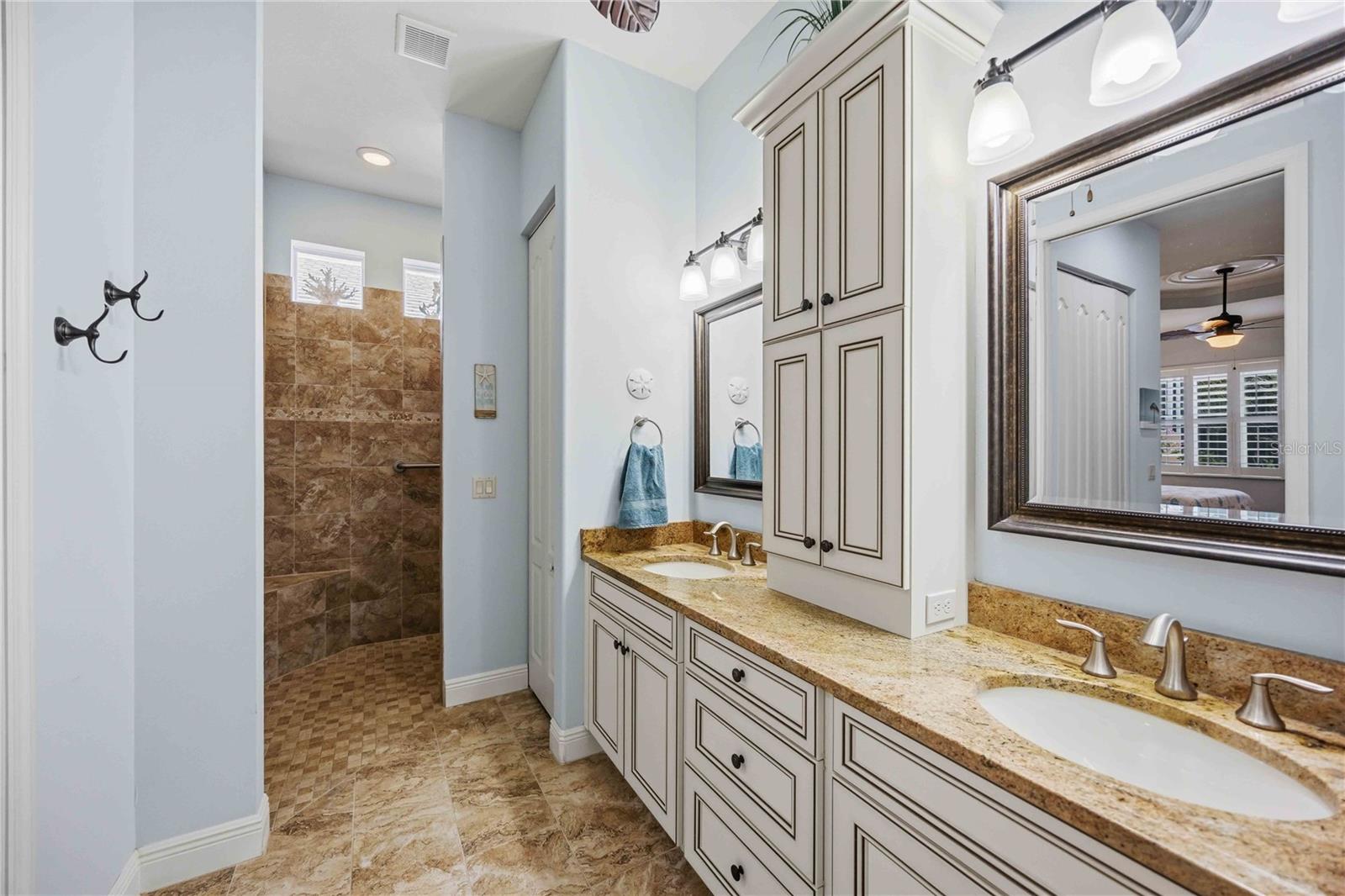 11045 BARNSLEY DR — photo 44