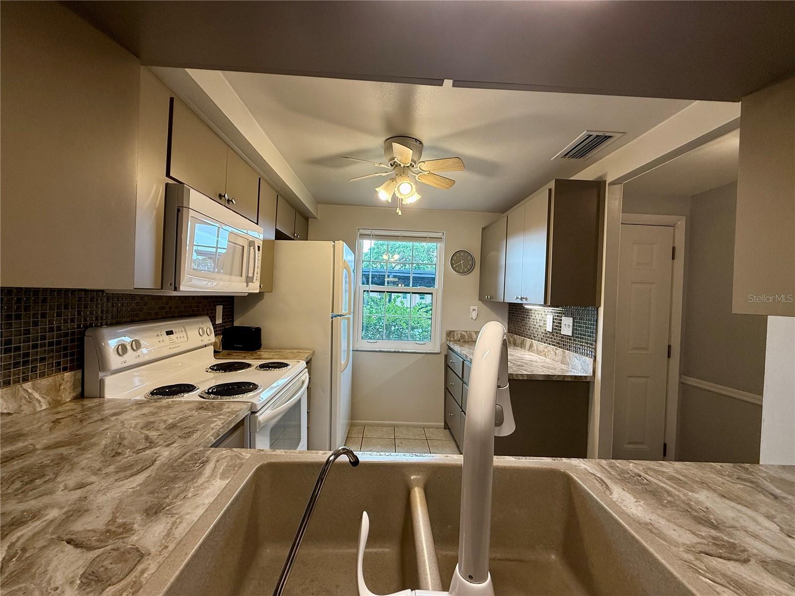 4303 SUMMERSUN DR — photo 4