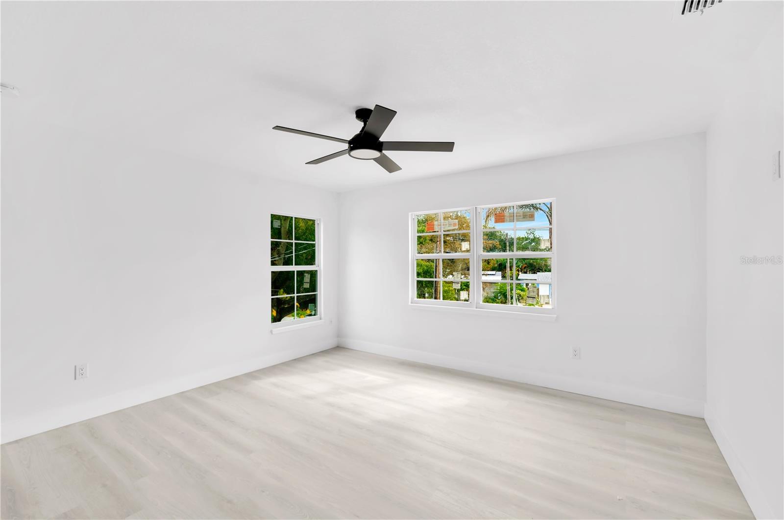 1105 CONANT AVE — photo 29