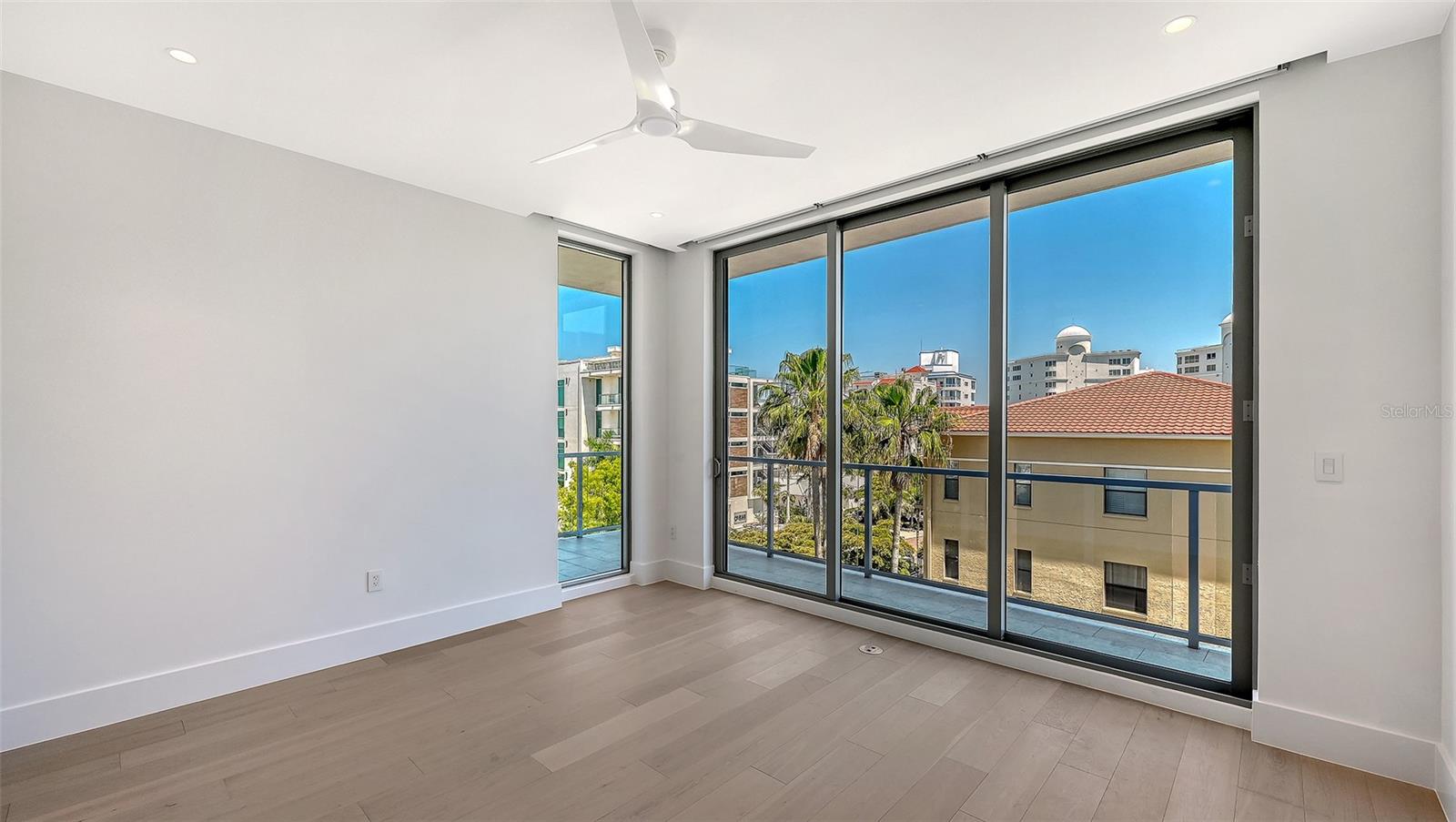 253 GOLDEN GATE PT #401 — photo 33