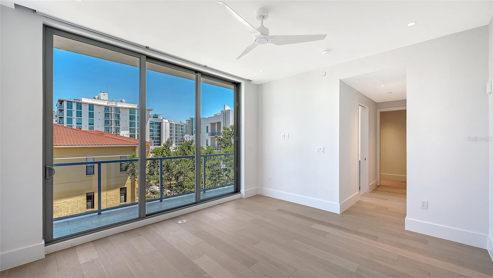 253 GOLDEN GATE PT #401 — photo 36