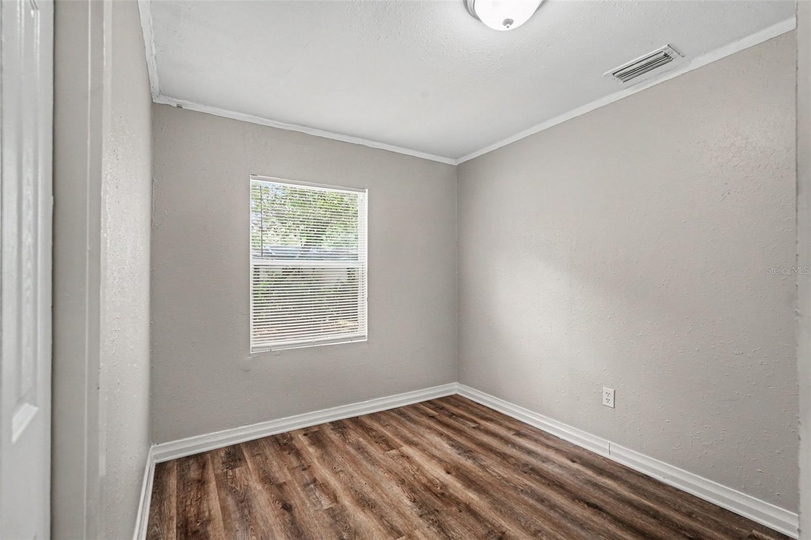 828 E 145TH AVE — photo 17
