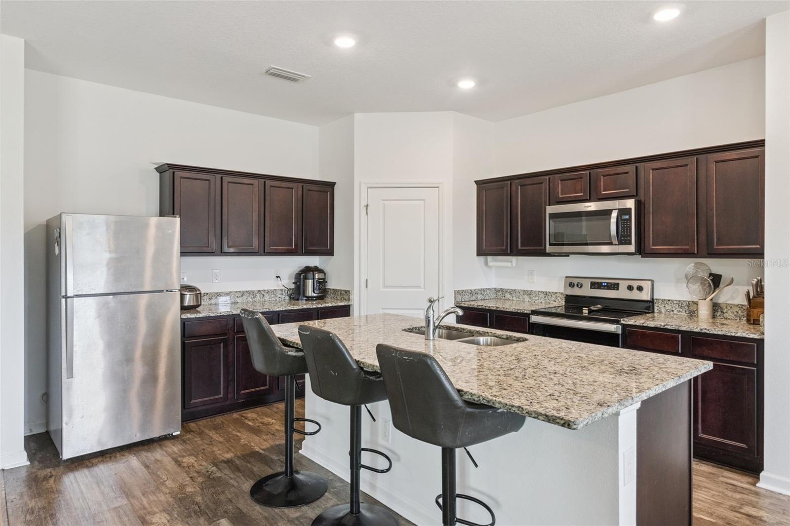 903 SHIMMERING OAKS LN — photo 17