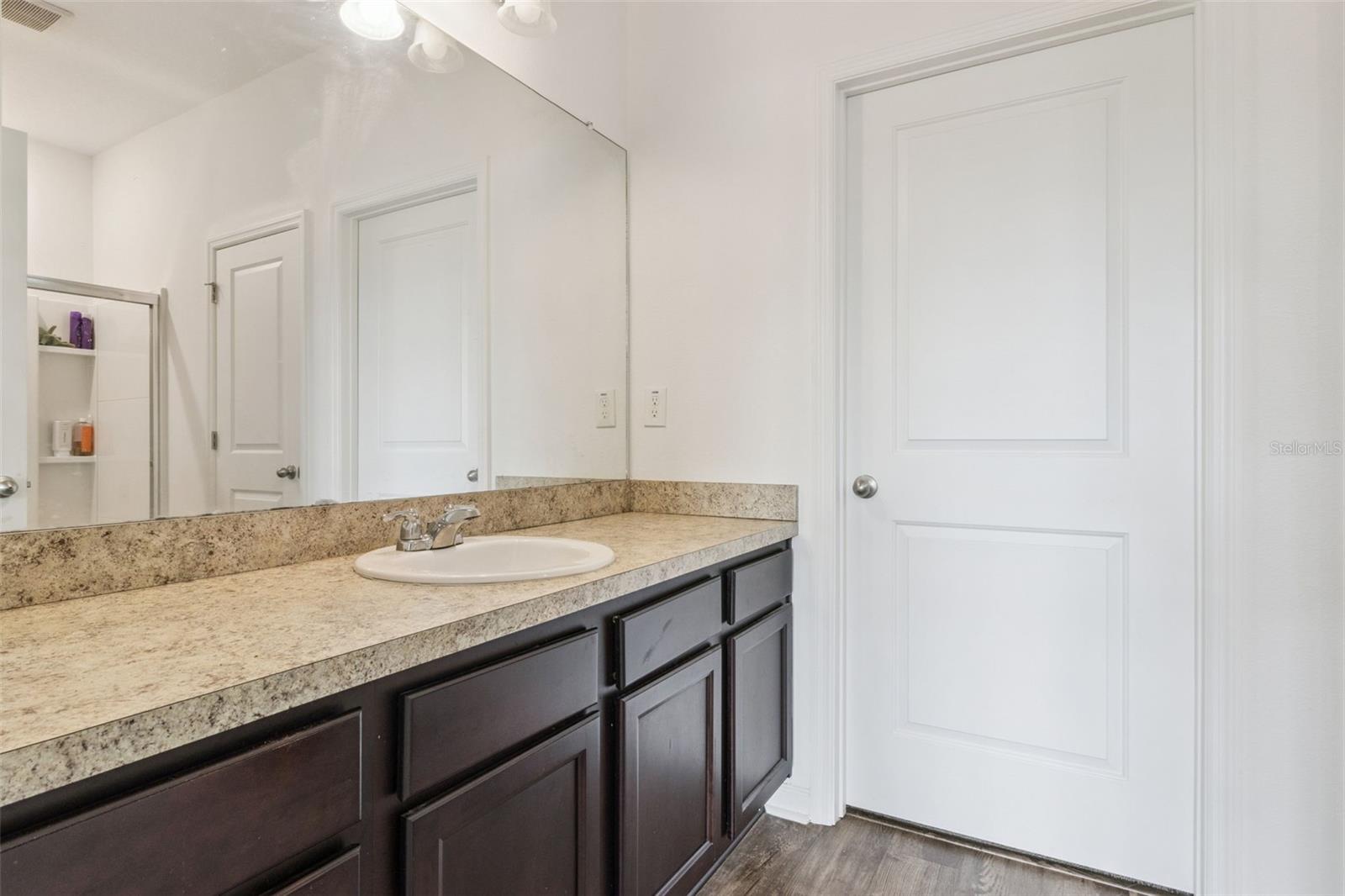 903 SHIMMERING OAKS LN — photo 28