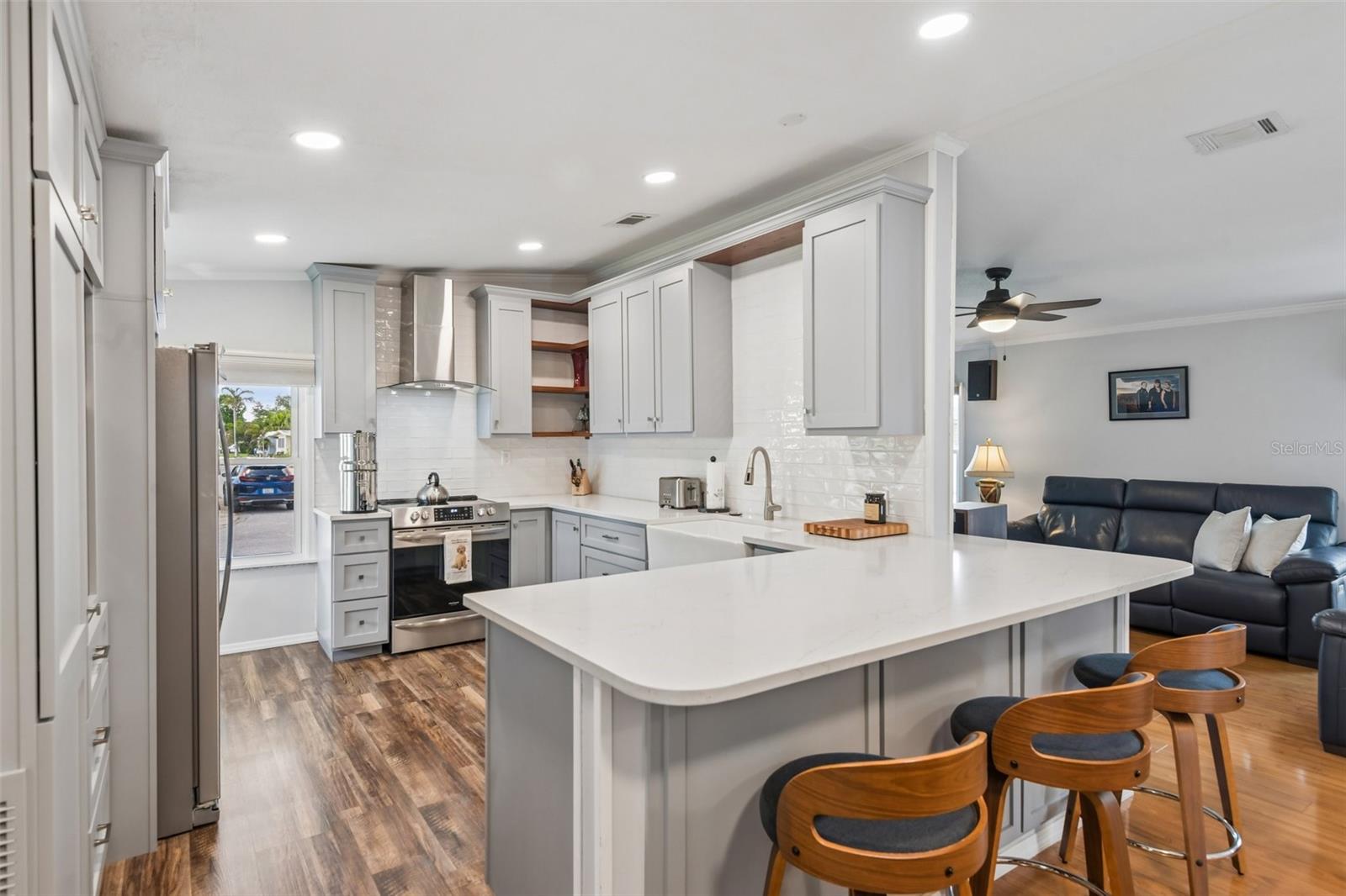 276 PELICAN DR N — photo 4