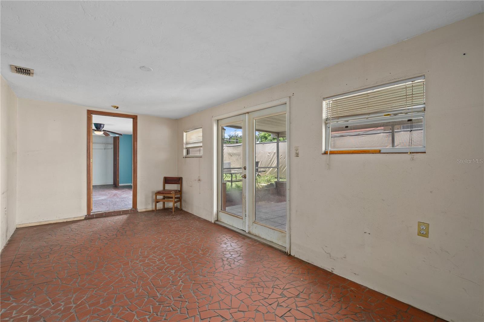 4934 DAPHNE ST — photo 8