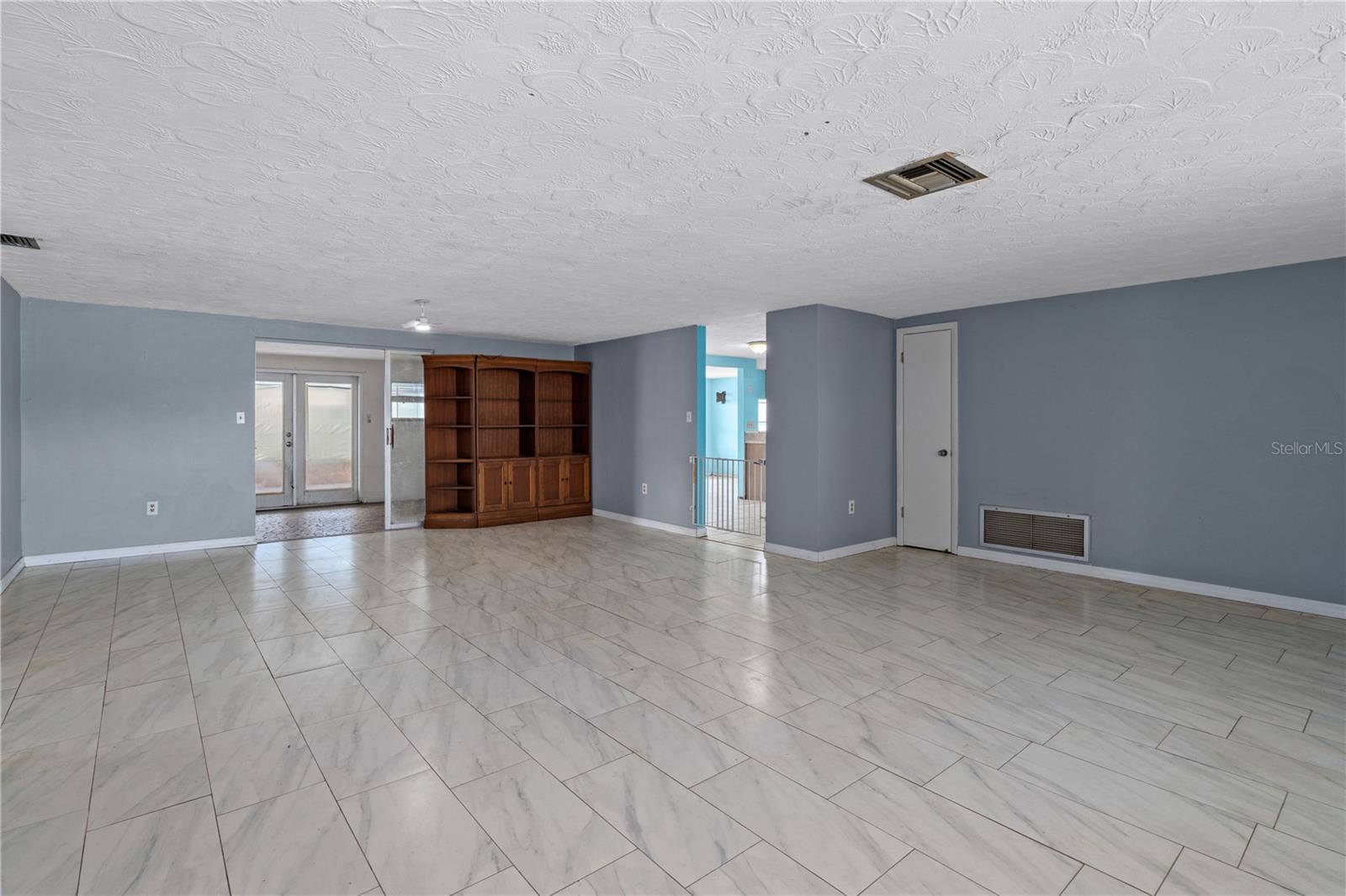 4934 DAPHNE ST — photo 4