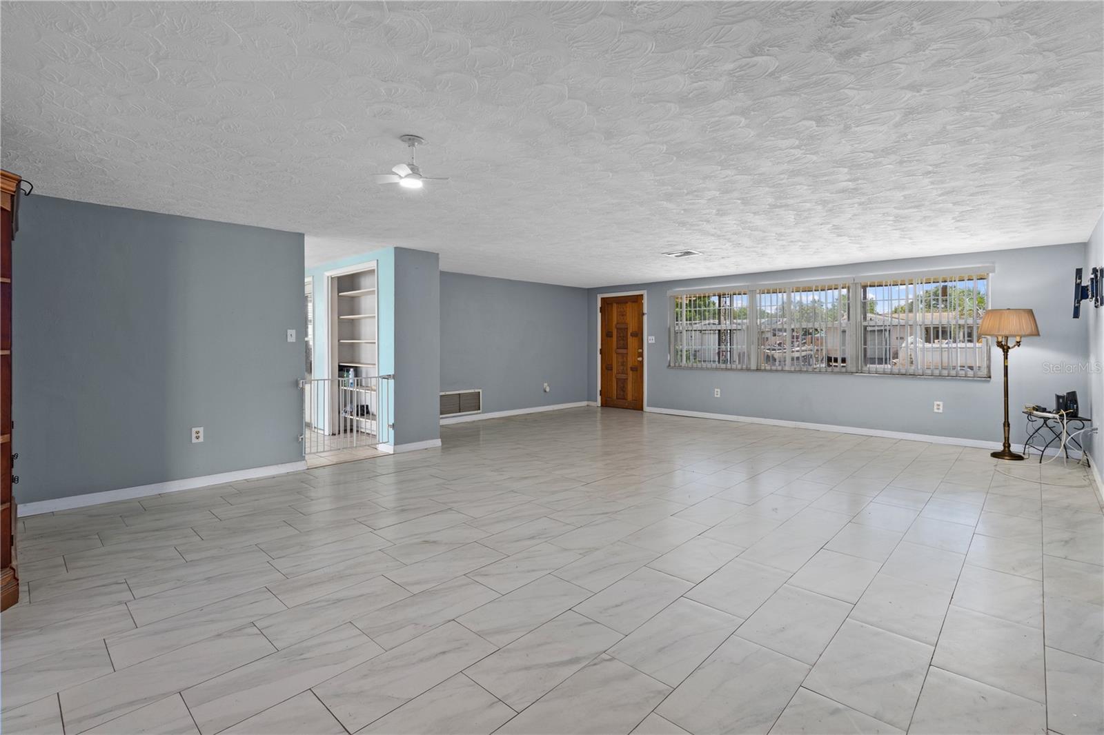 4934 DAPHNE ST — photo 3