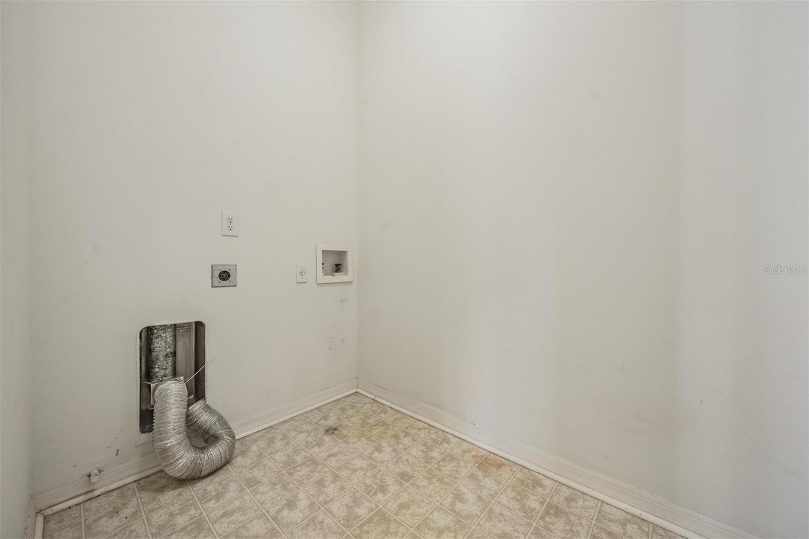 4940 WOODMERE RD — photo 16