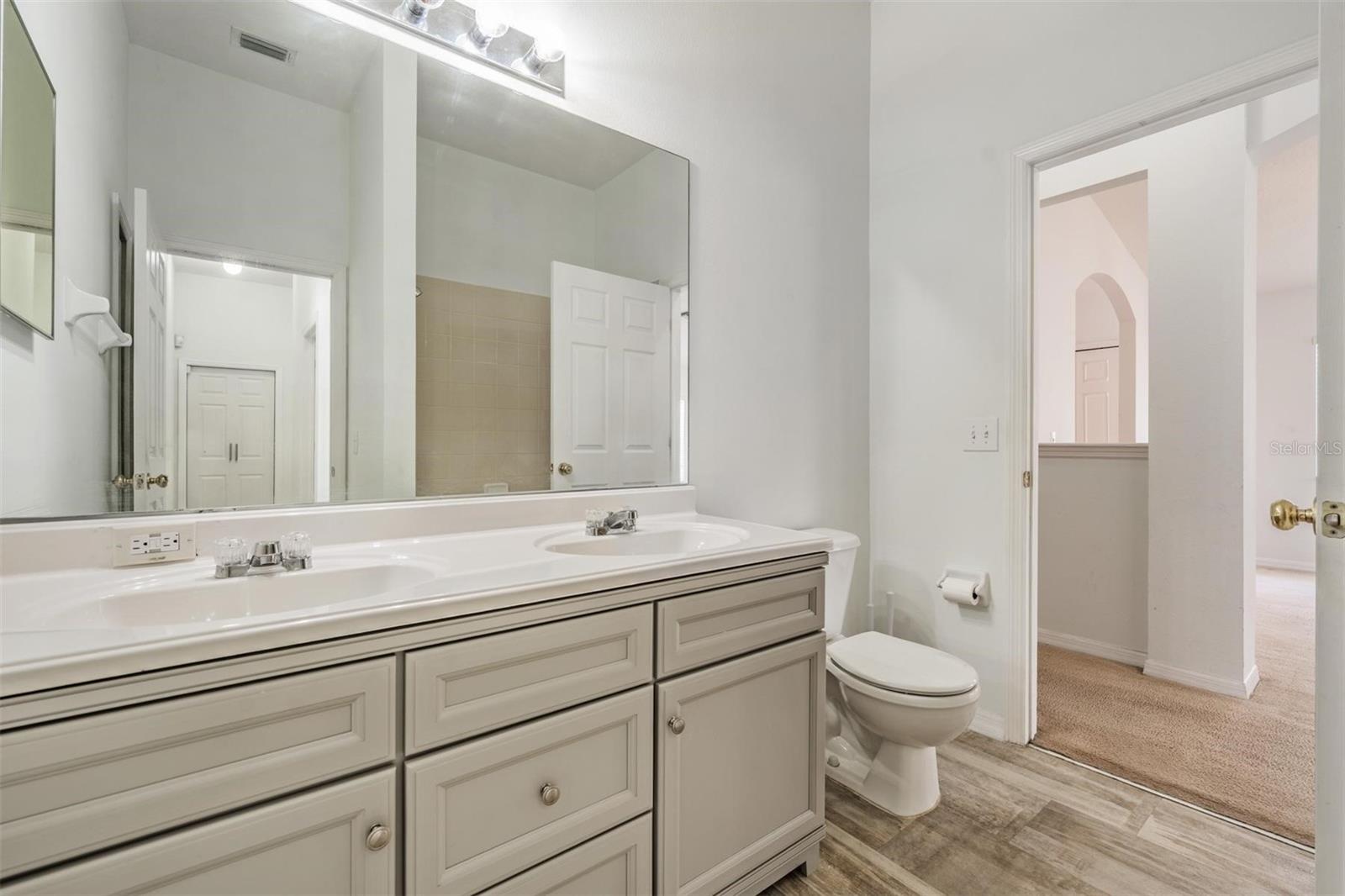 4940 WOODMERE RD — photo 15