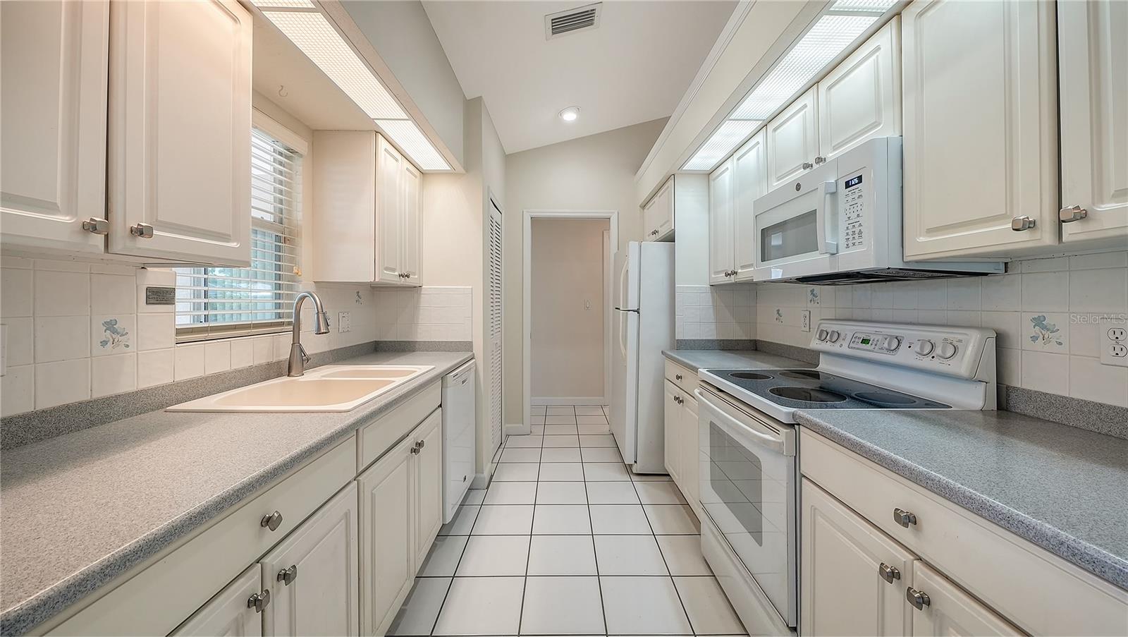 3826 BEEBER ST — photo 11