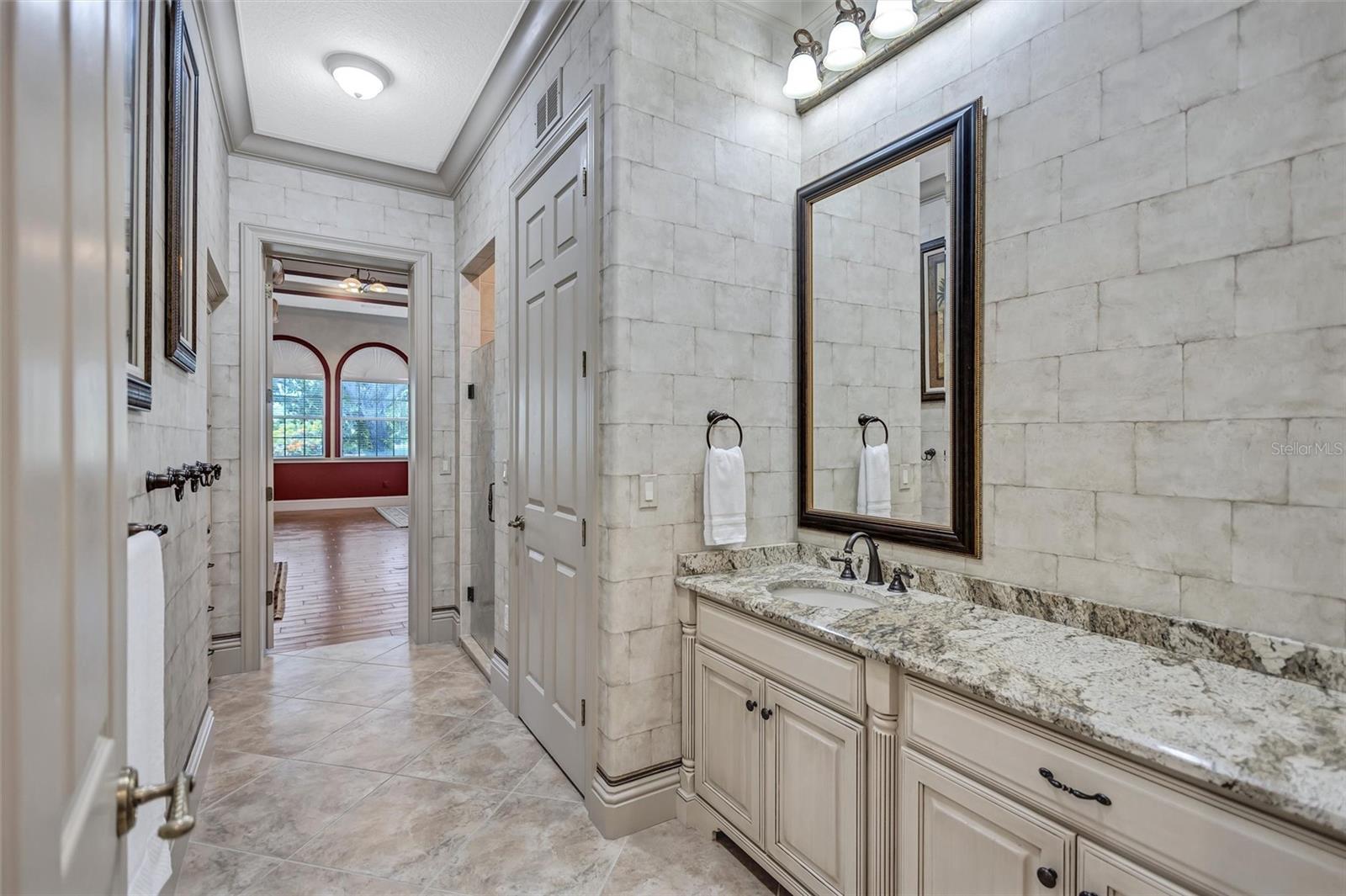 1045 FOX CREEK DR — photo 52