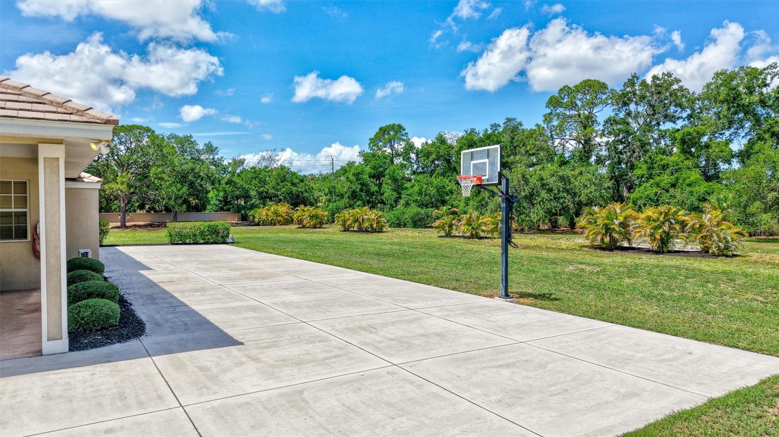 1045 FOX CREEK DR — photo 18