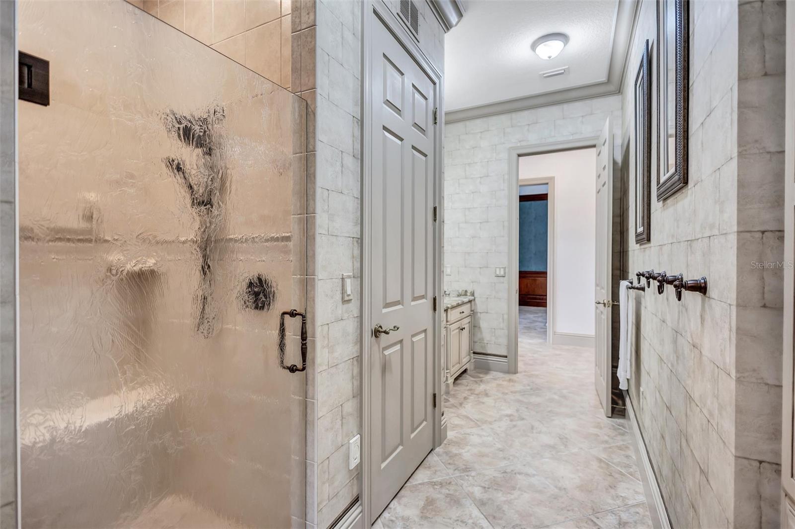 1045 FOX CREEK DR — photo 53