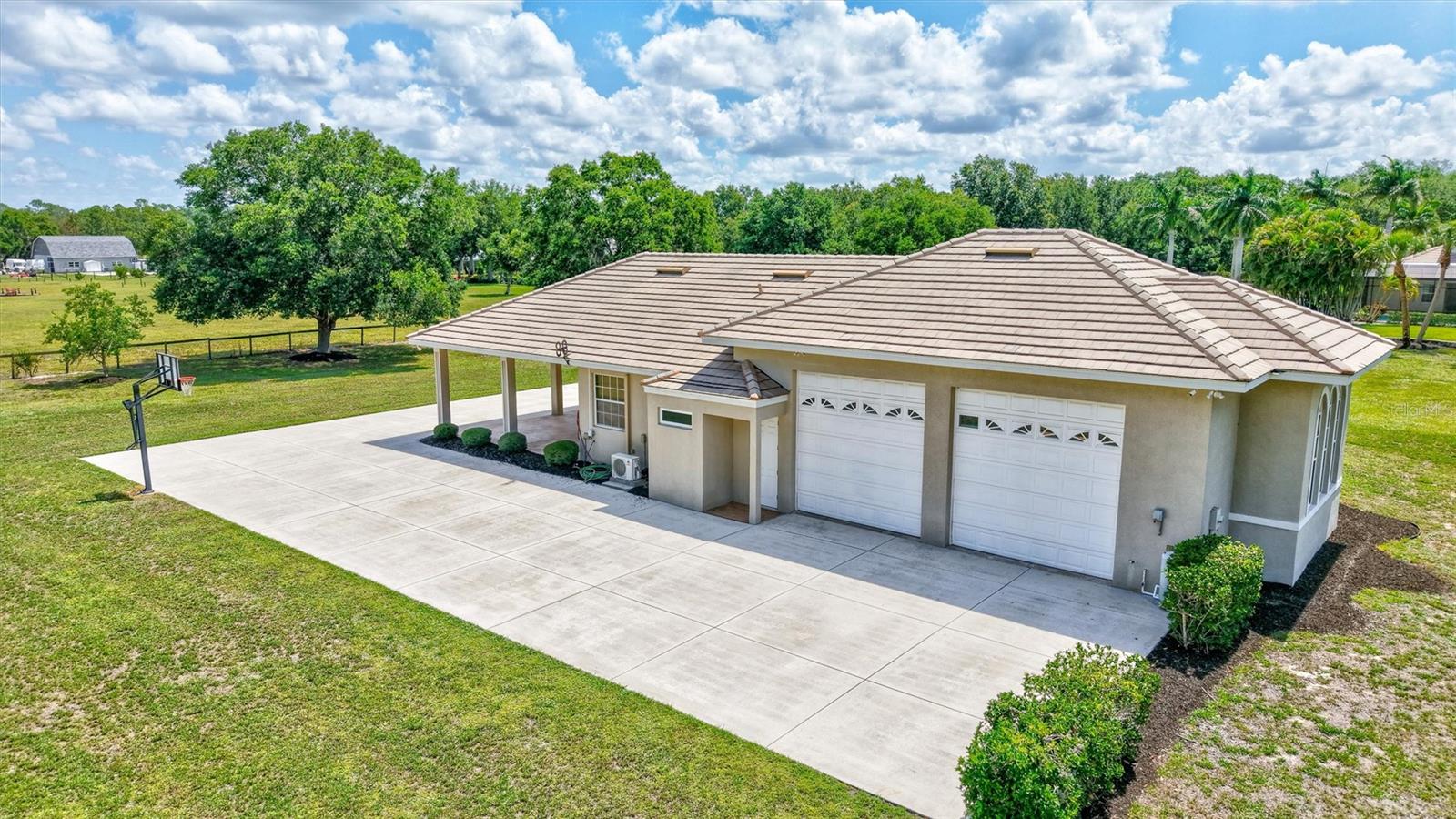 1045 FOX CREEK DR — photo 19