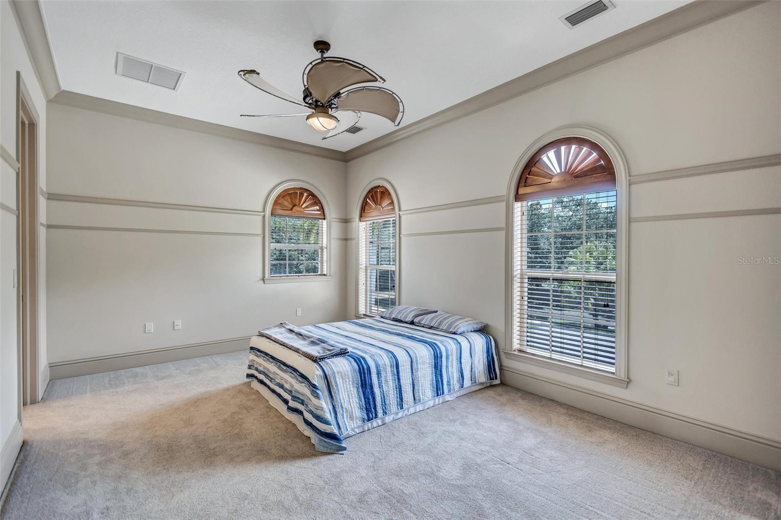 1045 FOX CREEK DR — photo 61