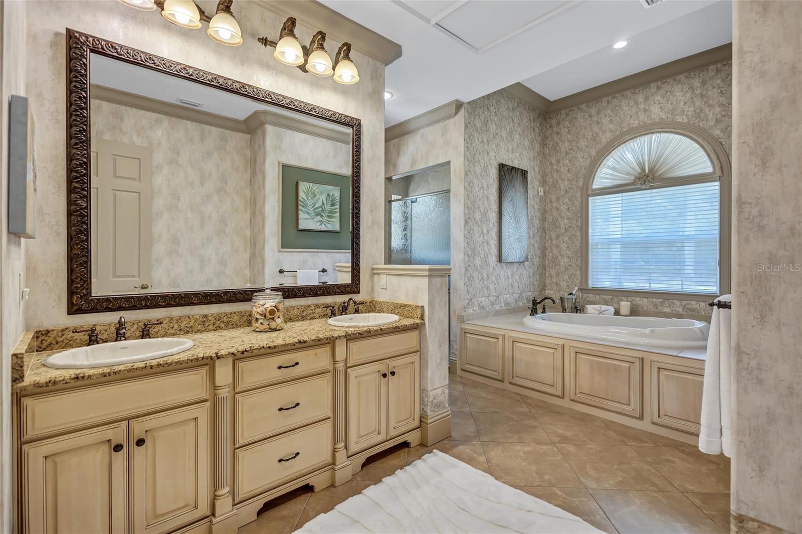 1045 FOX CREEK DR — photo 32