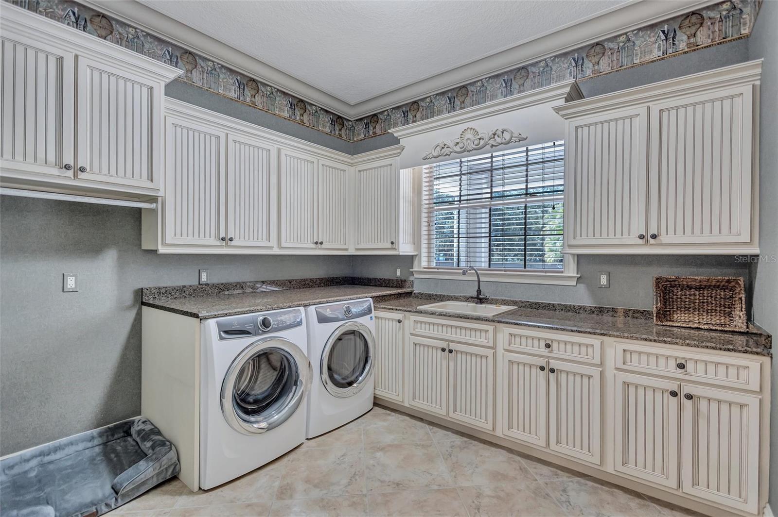1045 FOX CREEK DR — photo 54