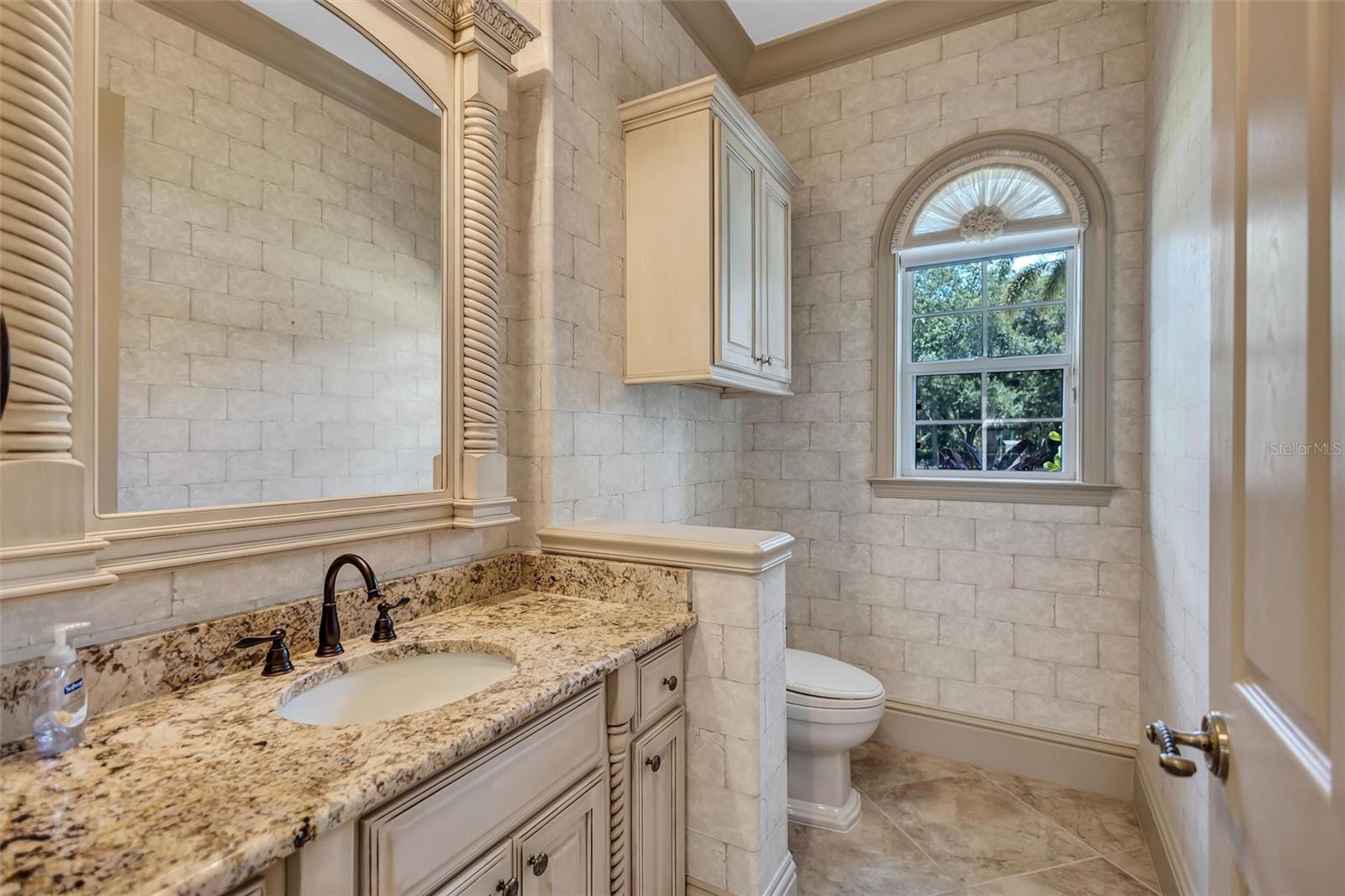 1045 FOX CREEK DR — photo 35