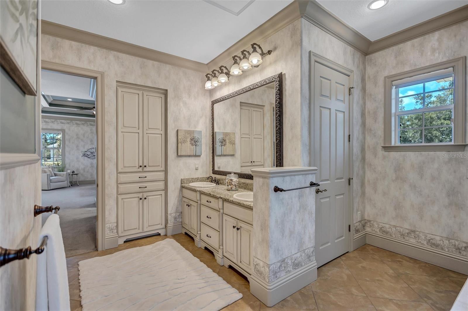 1045 FOX CREEK DR — photo 34