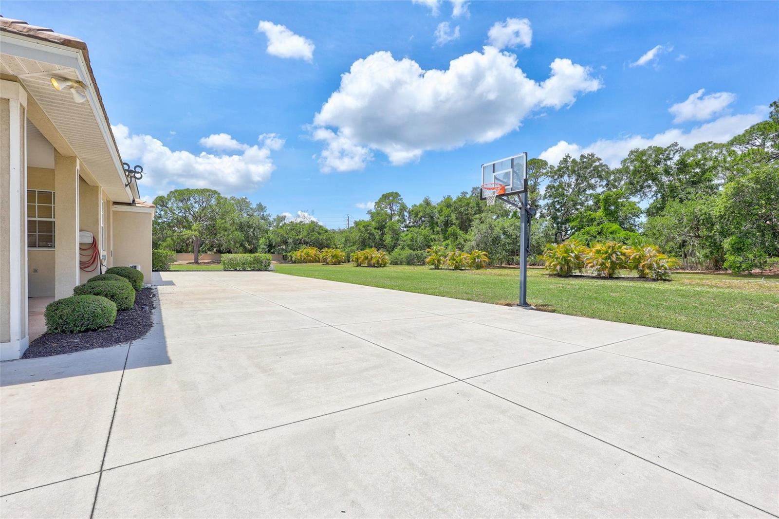 1045 FOX CREEK DR — photo 94