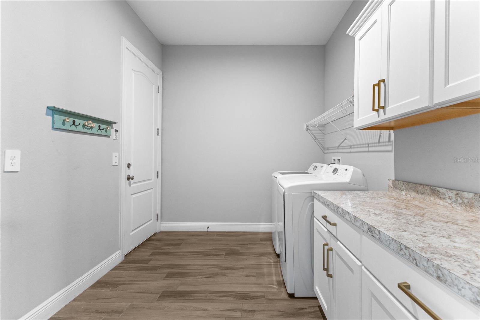 4645 ANTRIM DR — photo 23