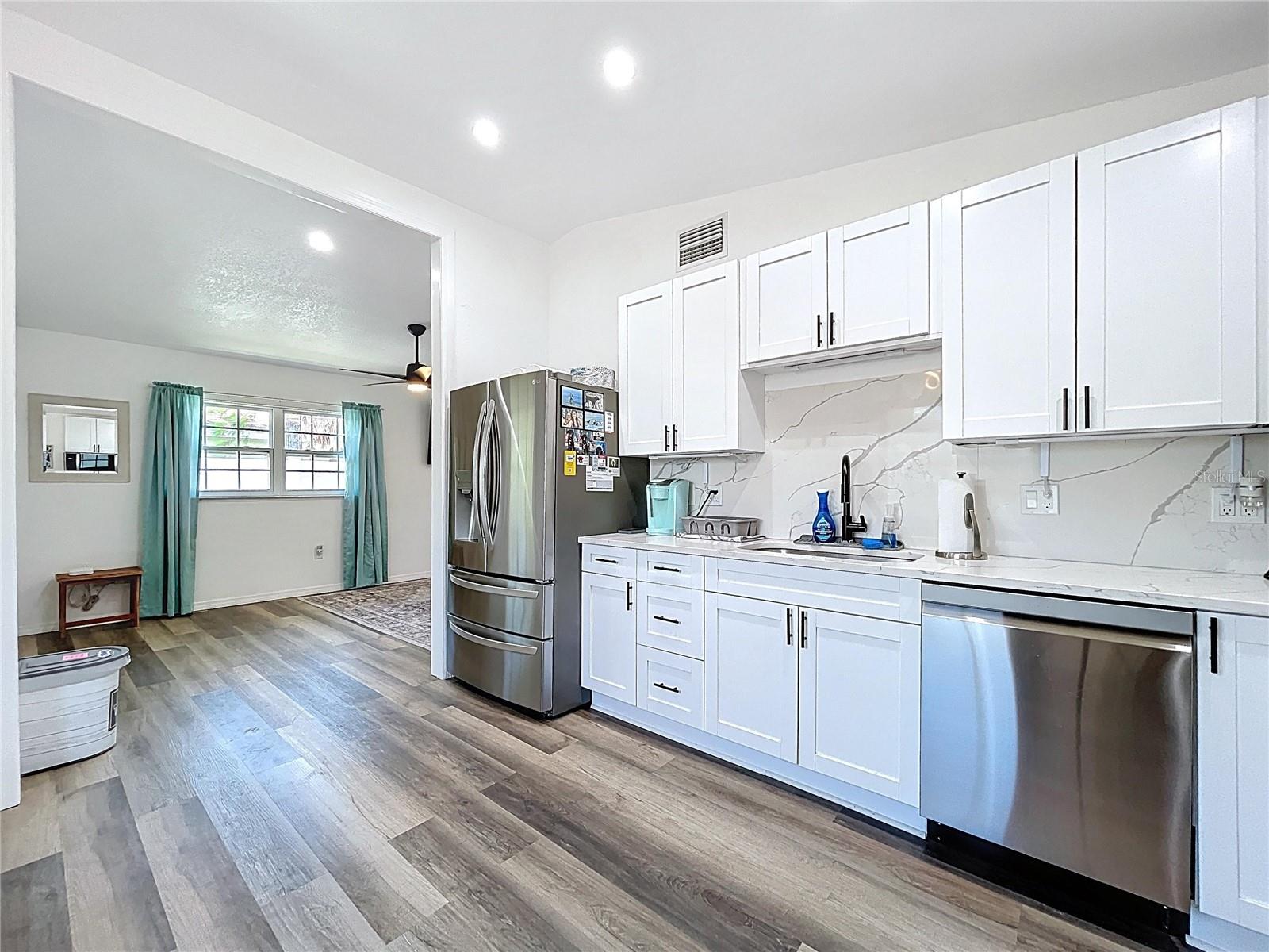 7110 S MASCOTTE ST — photo 17