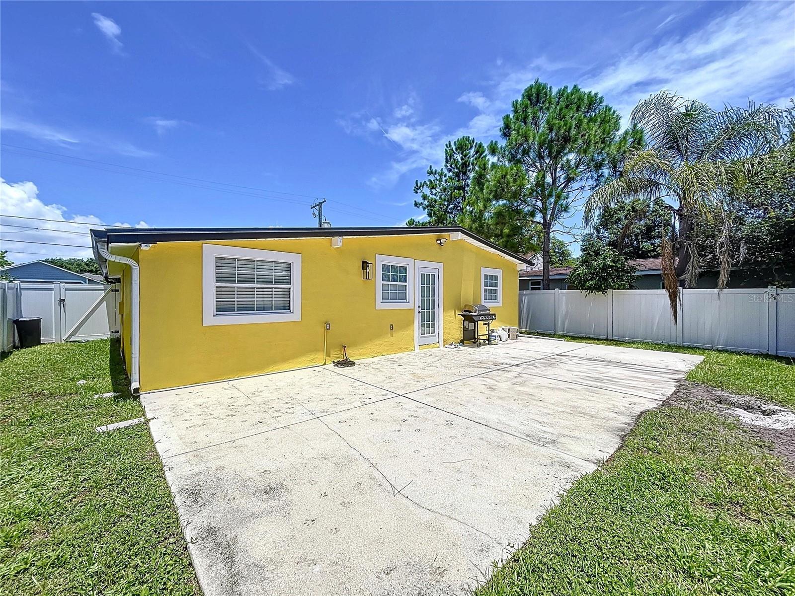 7110 S MASCOTTE ST — photo 37