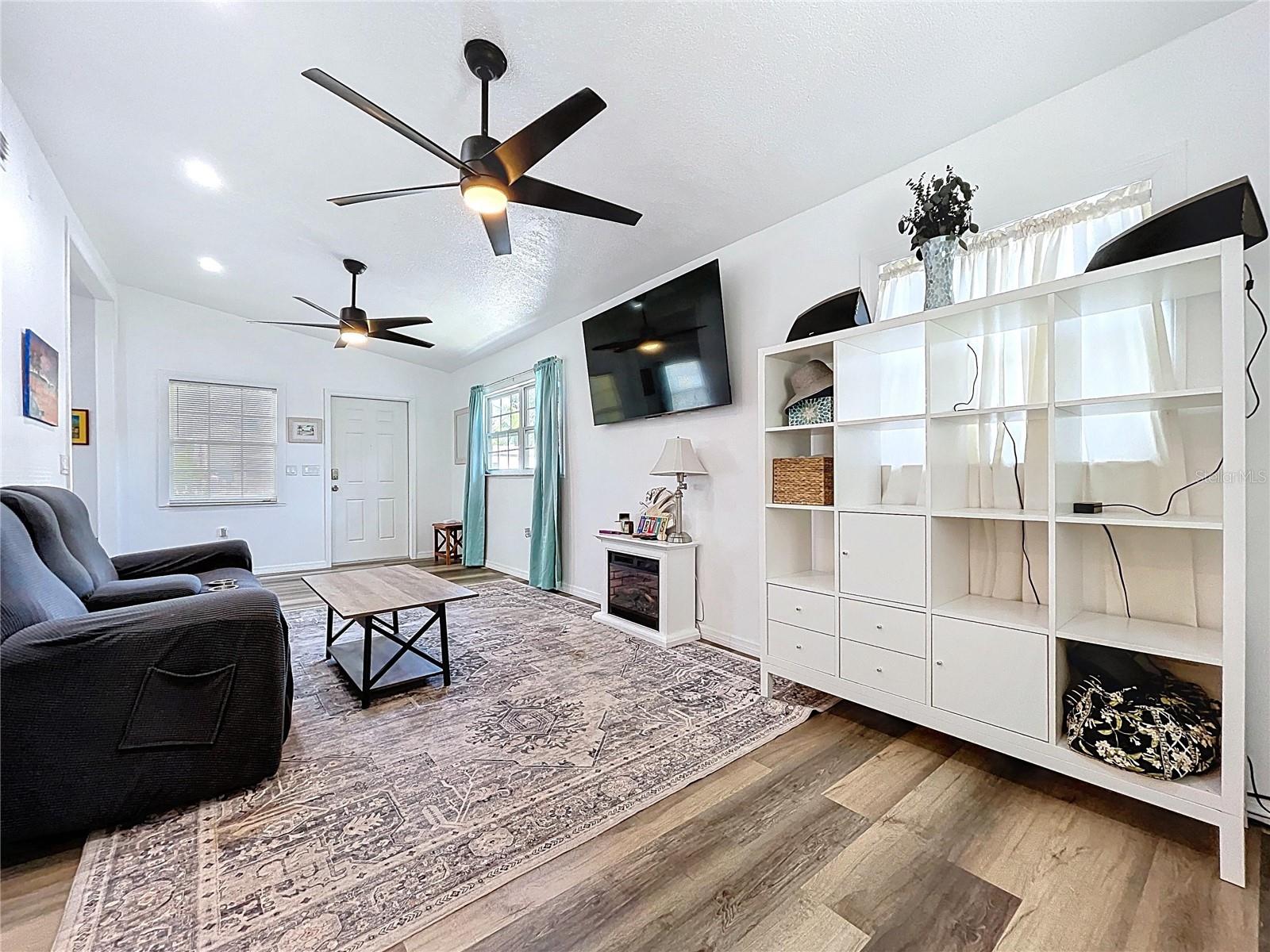 7110 S MASCOTTE ST — photo 11