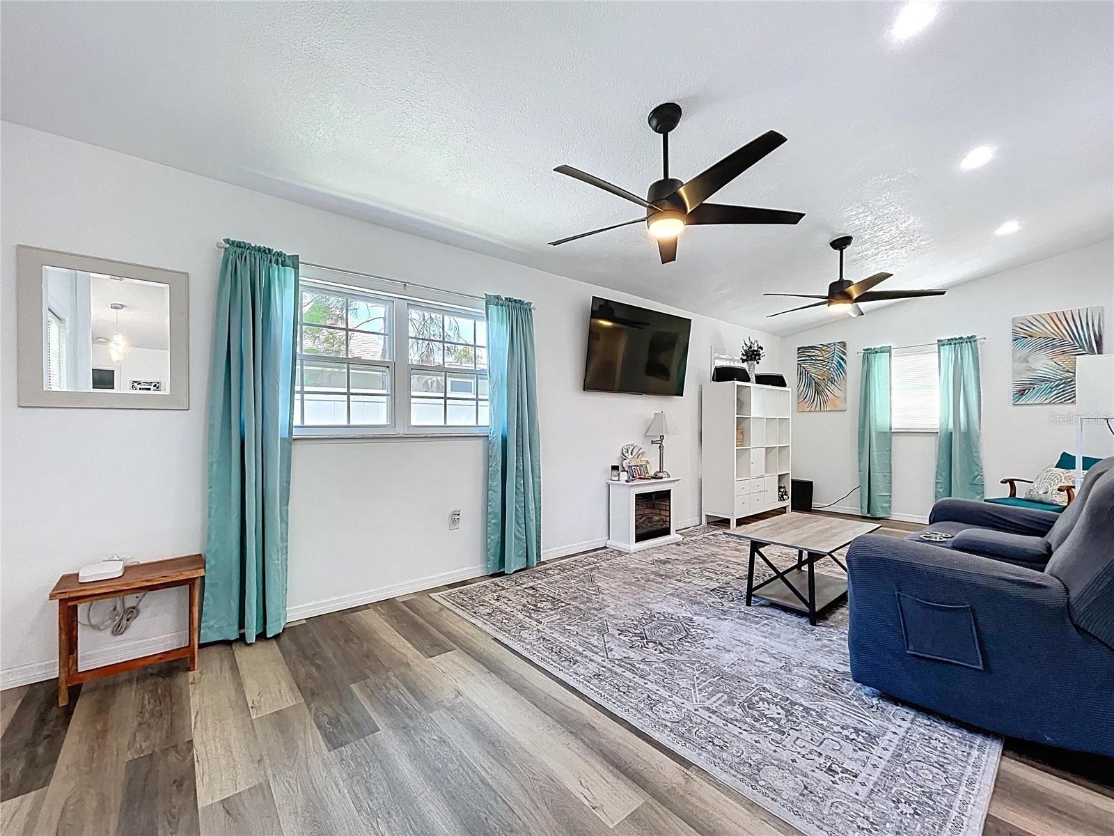 7110 S MASCOTTE ST — photo 12