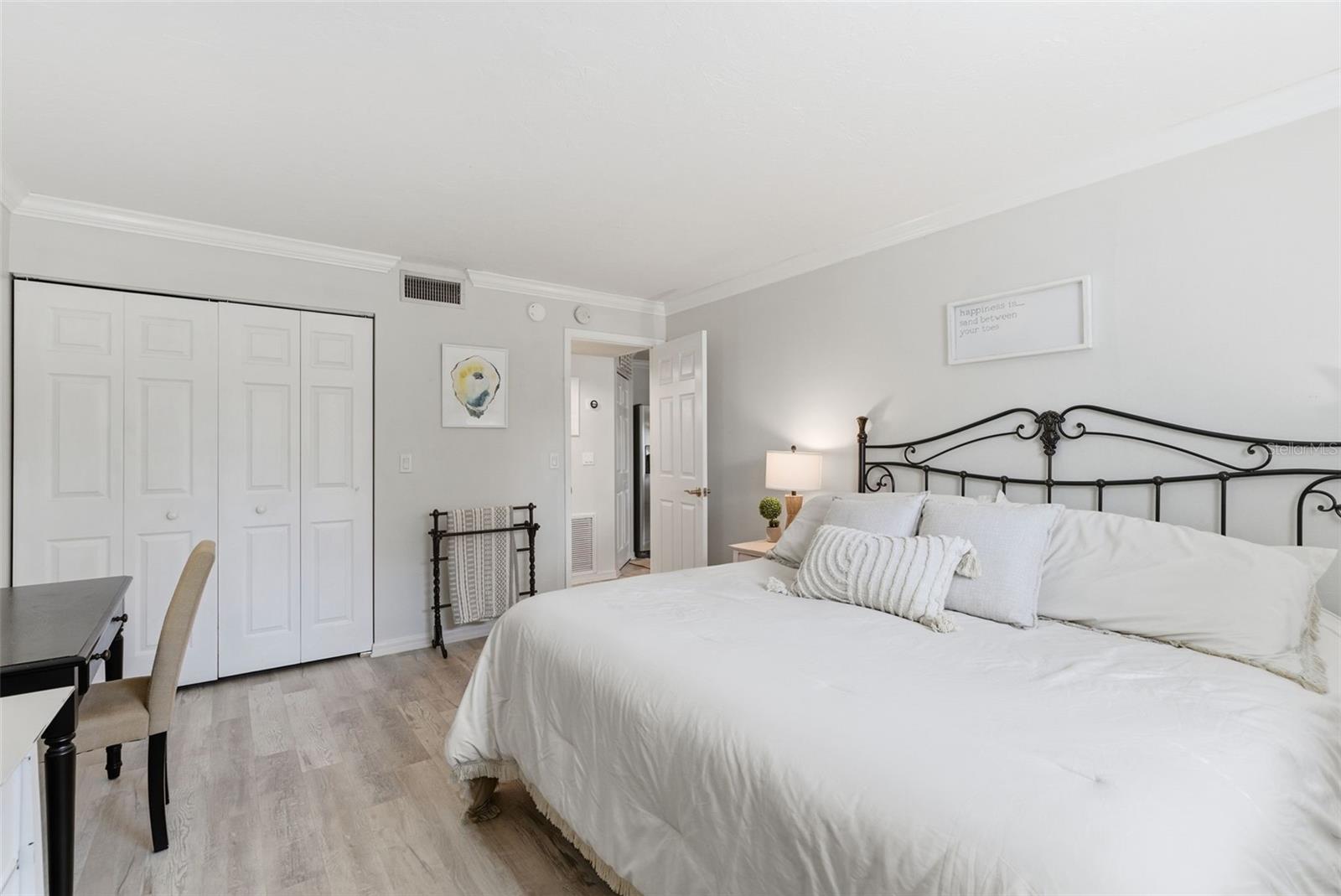 5800 HOLLYWOOD BLVD #214 — photo 16