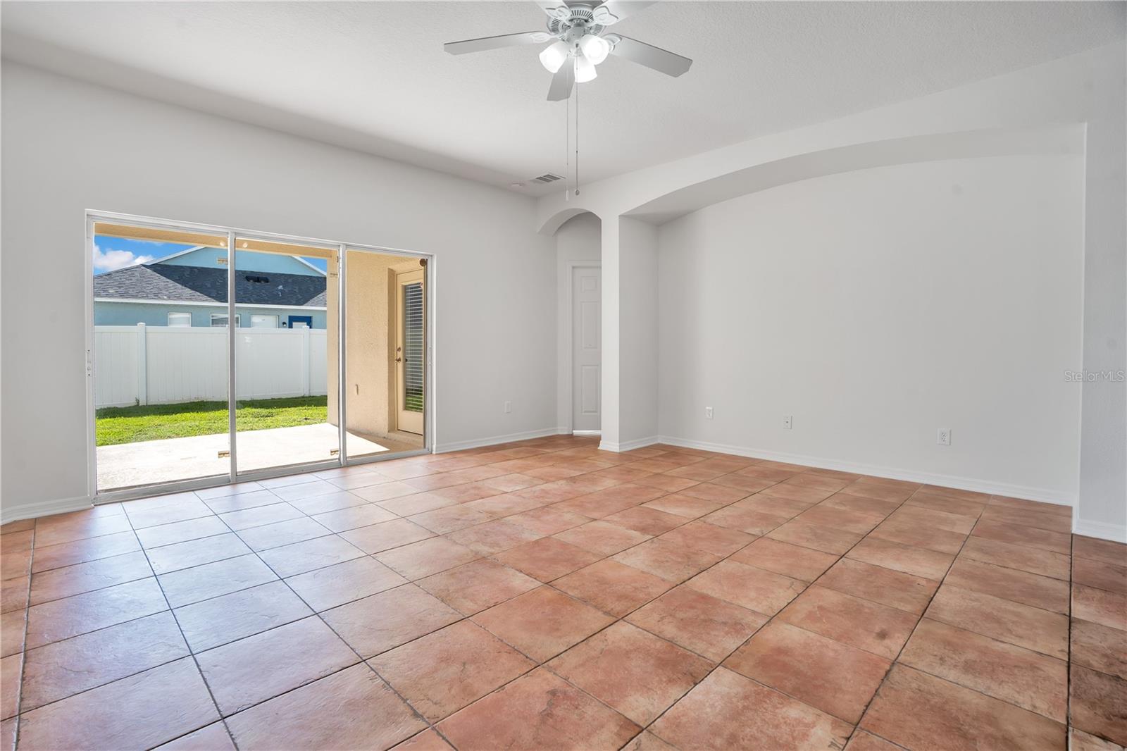 432 YORK DALE DR — photo 10