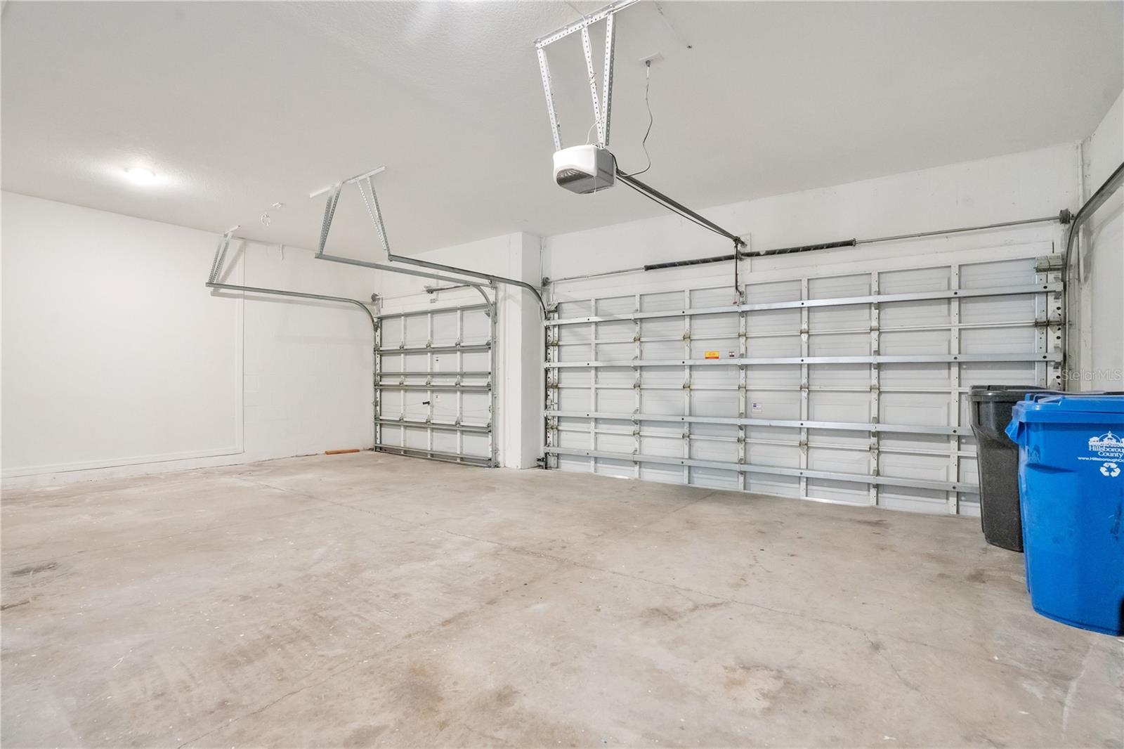 432 YORK DALE DR — photo 38