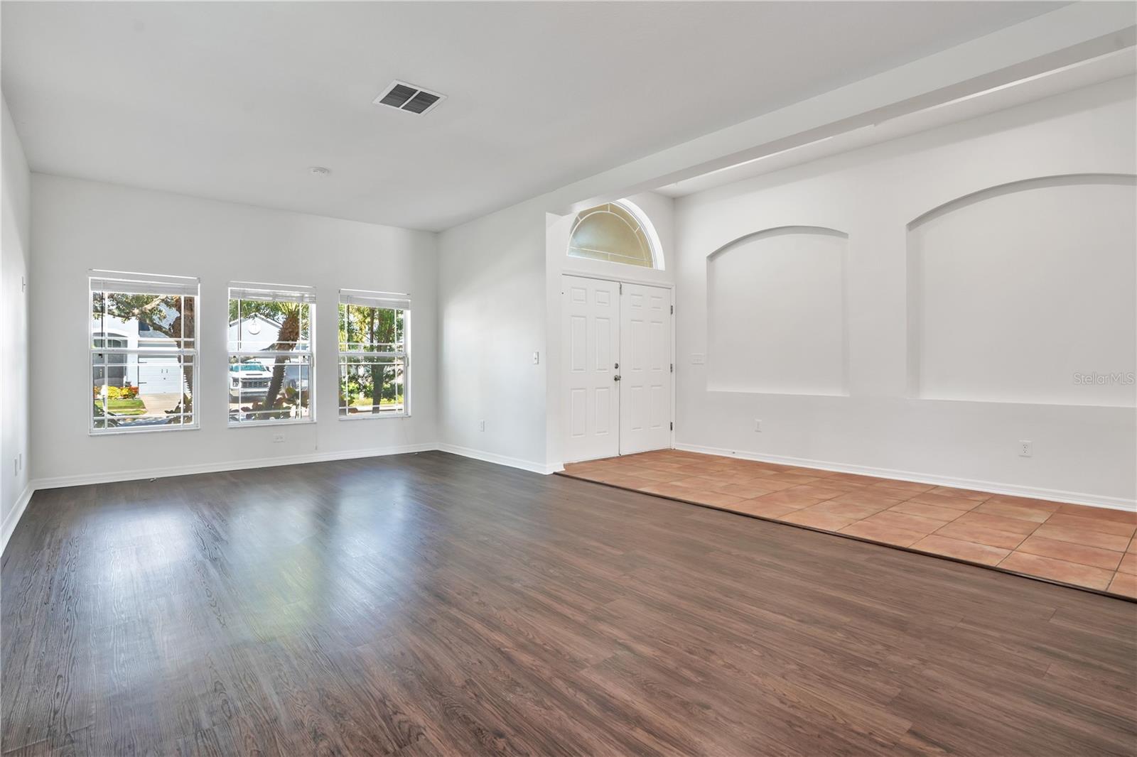 432 YORK DALE DR — photo 8