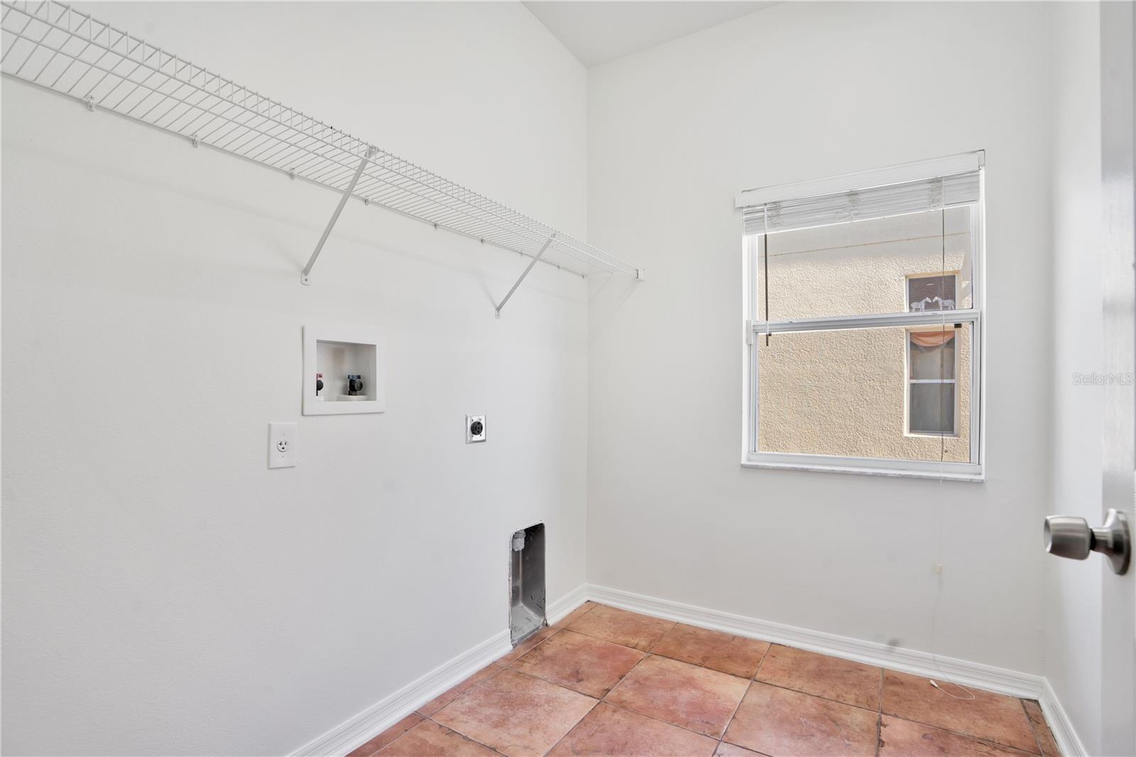 432 YORK DALE DR — photo 37