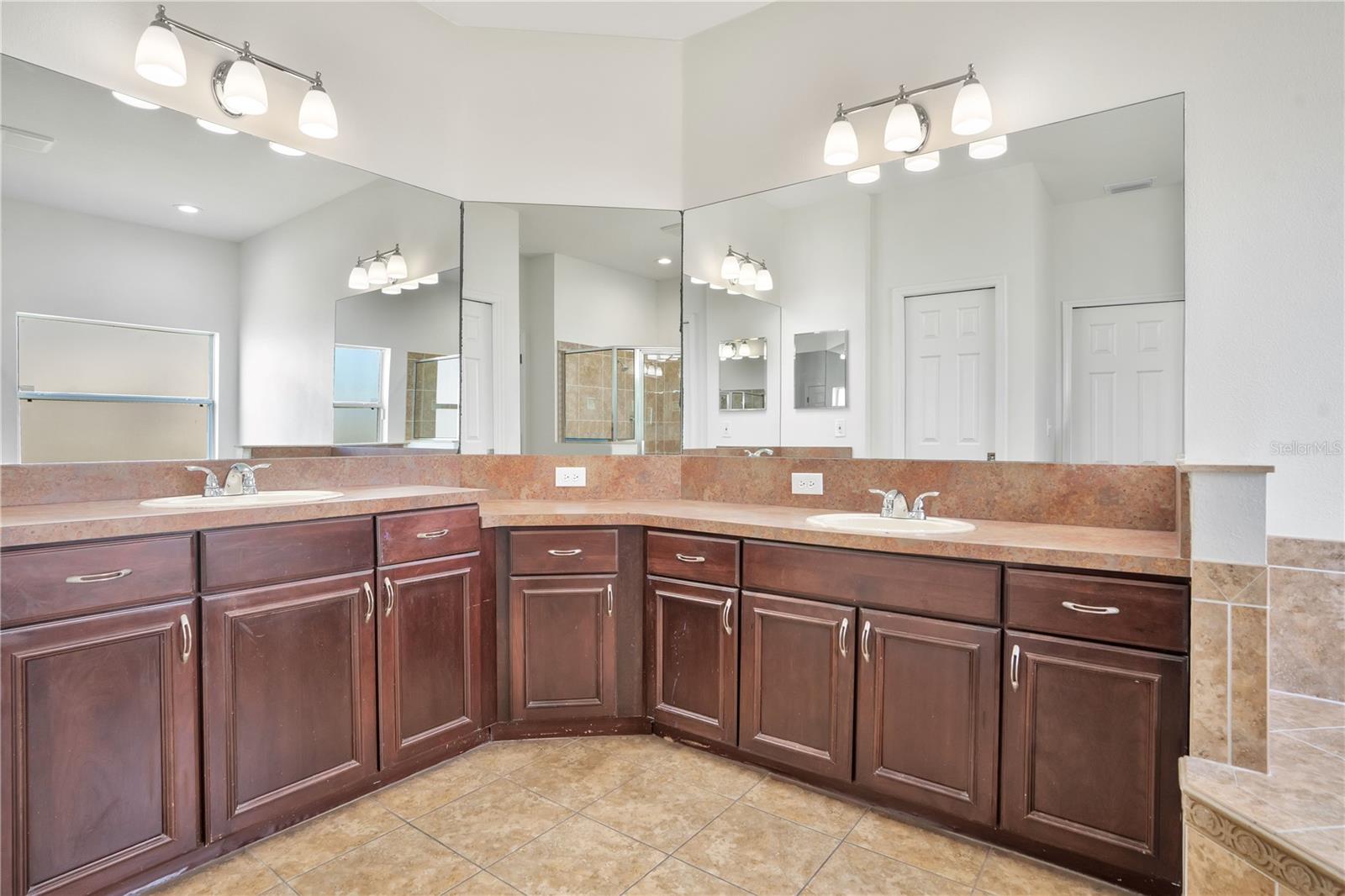 432 YORK DALE DR — photo 26