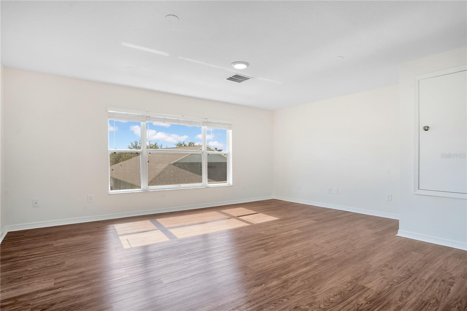 432 YORK DALE DR — photo 21