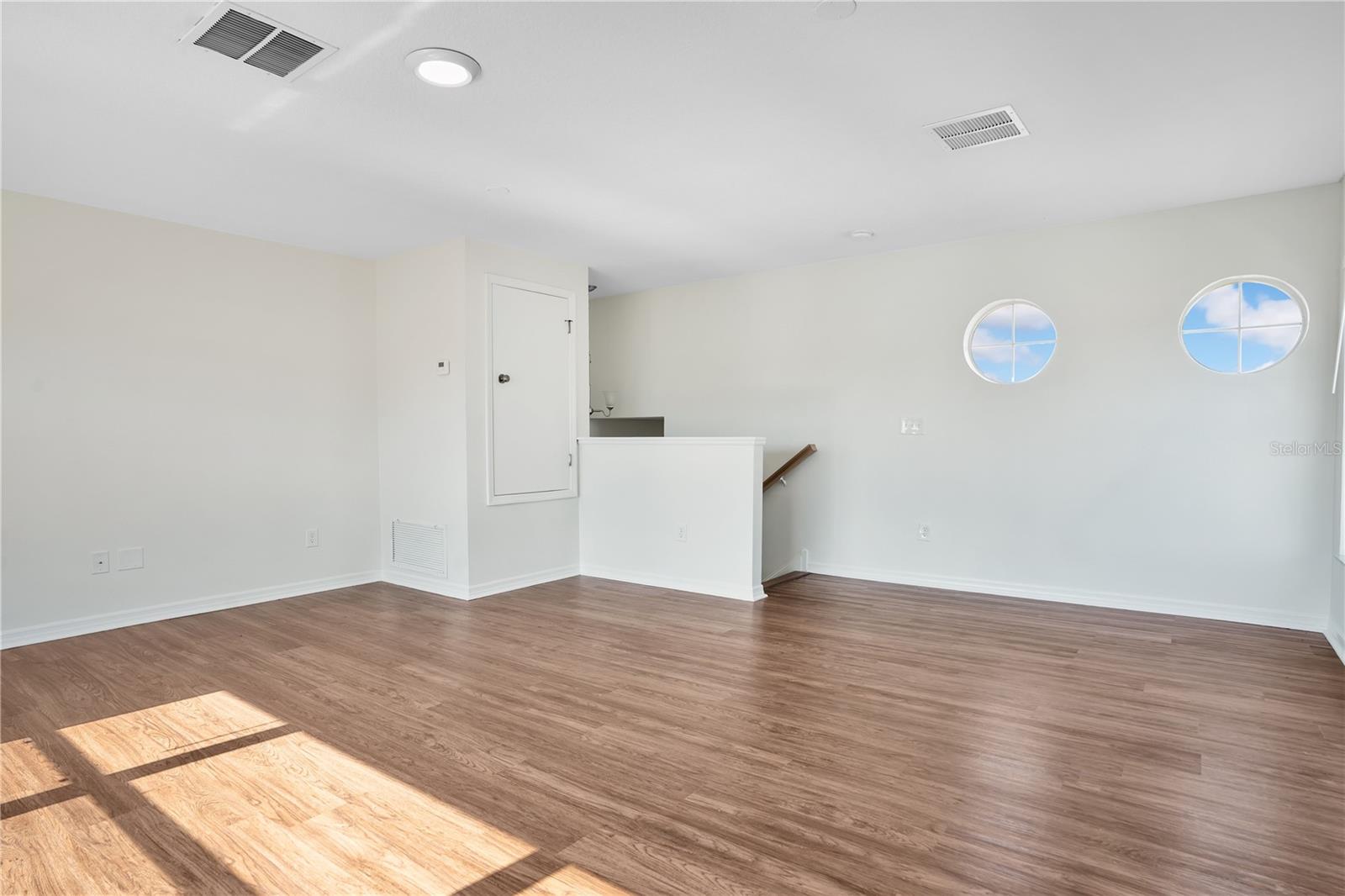 432 YORK DALE DR — photo 22
