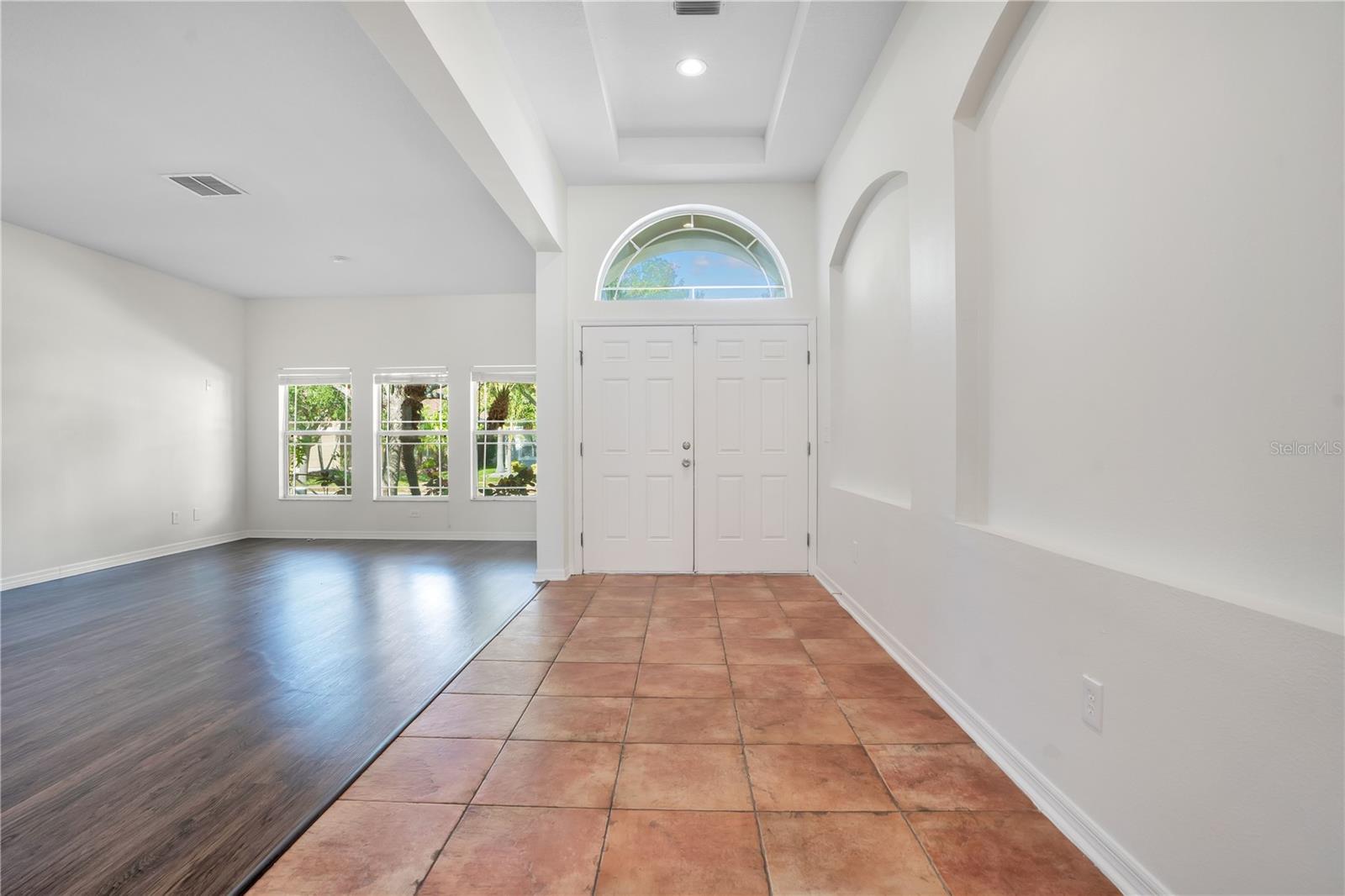432 YORK DALE DR — photo 2