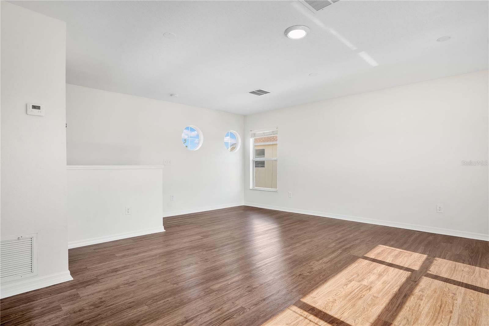 432 YORK DALE DR — photo 23
