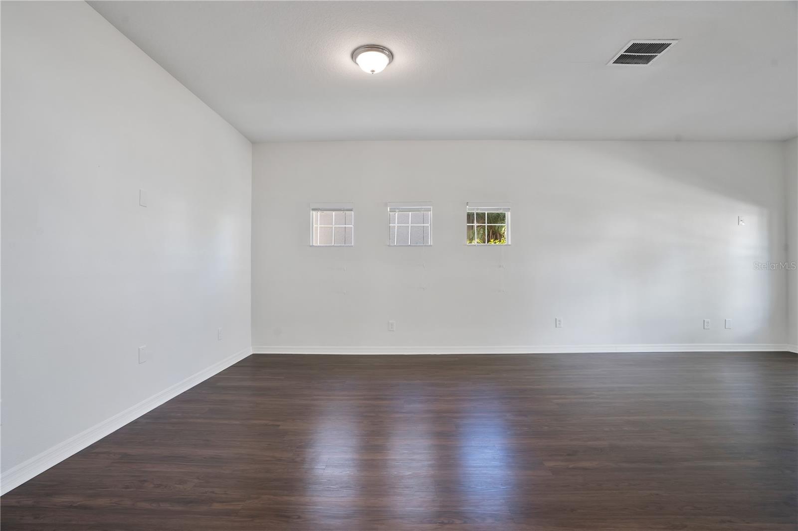 432 YORK DALE DR — photo 3
