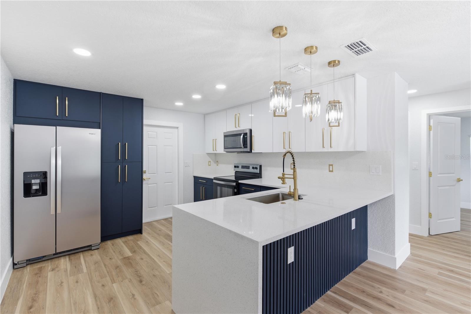 10003 N 24TH ST — photo 11